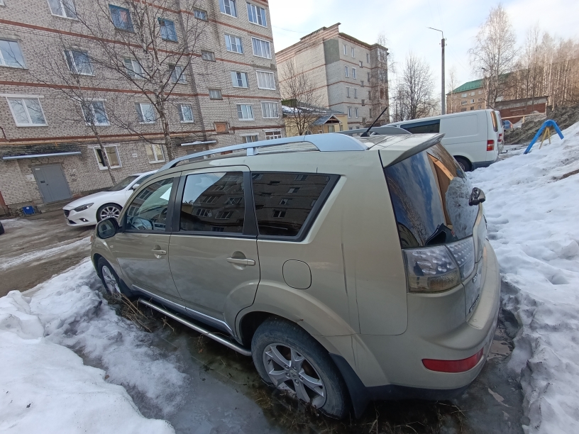 (№33-25-26) Транспортное средство Mitshubishi outlender 3.0, 2007 гв, г/н Н252КО11, цвет бежевый, VIN: JMBXLCW6W7Z004841, № двигателя AG 9141. ПТС отсутствует. Место хранения имущества: Республика Коми, г. Сосногорск, ул. Гоголя, д.3. Должник ТУ Росимущества в Республике Коми.  Начальная цена: 685560,70 рублей в т.ч. НДС 22%. Обременение: арест.