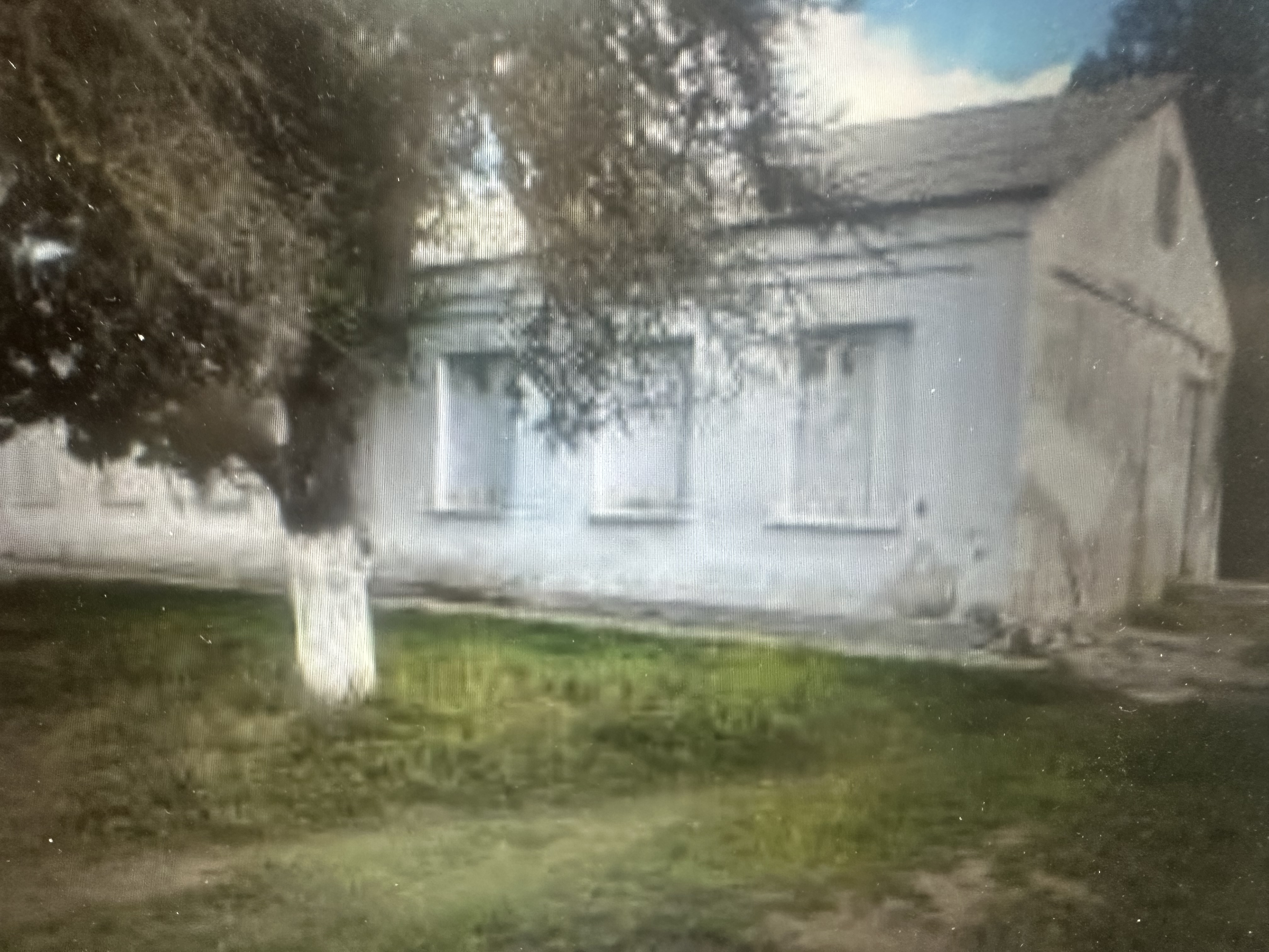 Нежилое здание с кадастровым номером 90:11:070101:39 площадью 126,7 кв.м., название «школа», земельный участок с кадастровым номером 90:11:070101:2794, площадью 1003 кв. м, вид разрешенного использования – «магазины», категория земель – «земли населенных пунктов», расположенные по адресу: Республика Крым, Сакский муниципальный район, сельское поселение Добрушинское, с. Добрушино, ул. Урожайная, 12А, вид разрешенного использования – «магазины», категория земель – «земли населенных пунктов».