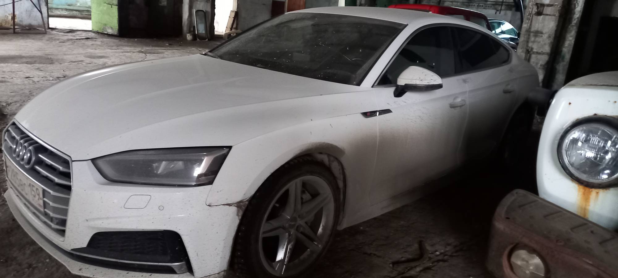 Легковой автомобиль AUDI A5
