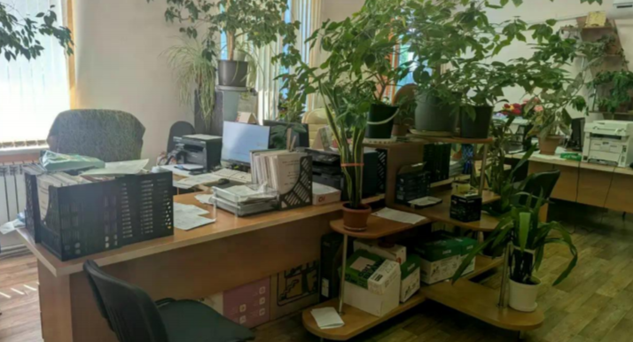 Право пользования на условиях аренды офисными помещениями , общей площадью 151,0 кв. м., расположенными на втором этаже нежилого здания, по адресу: Республика Крым, Ленинский район, с. Семисотка, пер. Школьный, д. 3