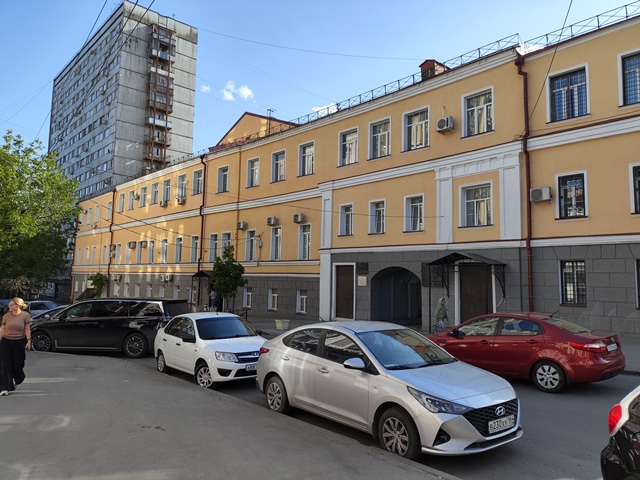 Нежилое помещение общей площадью 53,6 кв. м, расположенное в здании, являющемся объектом культурного наследия федерального значения «Здание гимназии, где в 1851-1853 гг. преподавал писатель-революционер Чернышевский Николай Гаврилович. Здесь в 1858-1863 гг. учился физик-электротехник Яблочков Павел Николаевич»