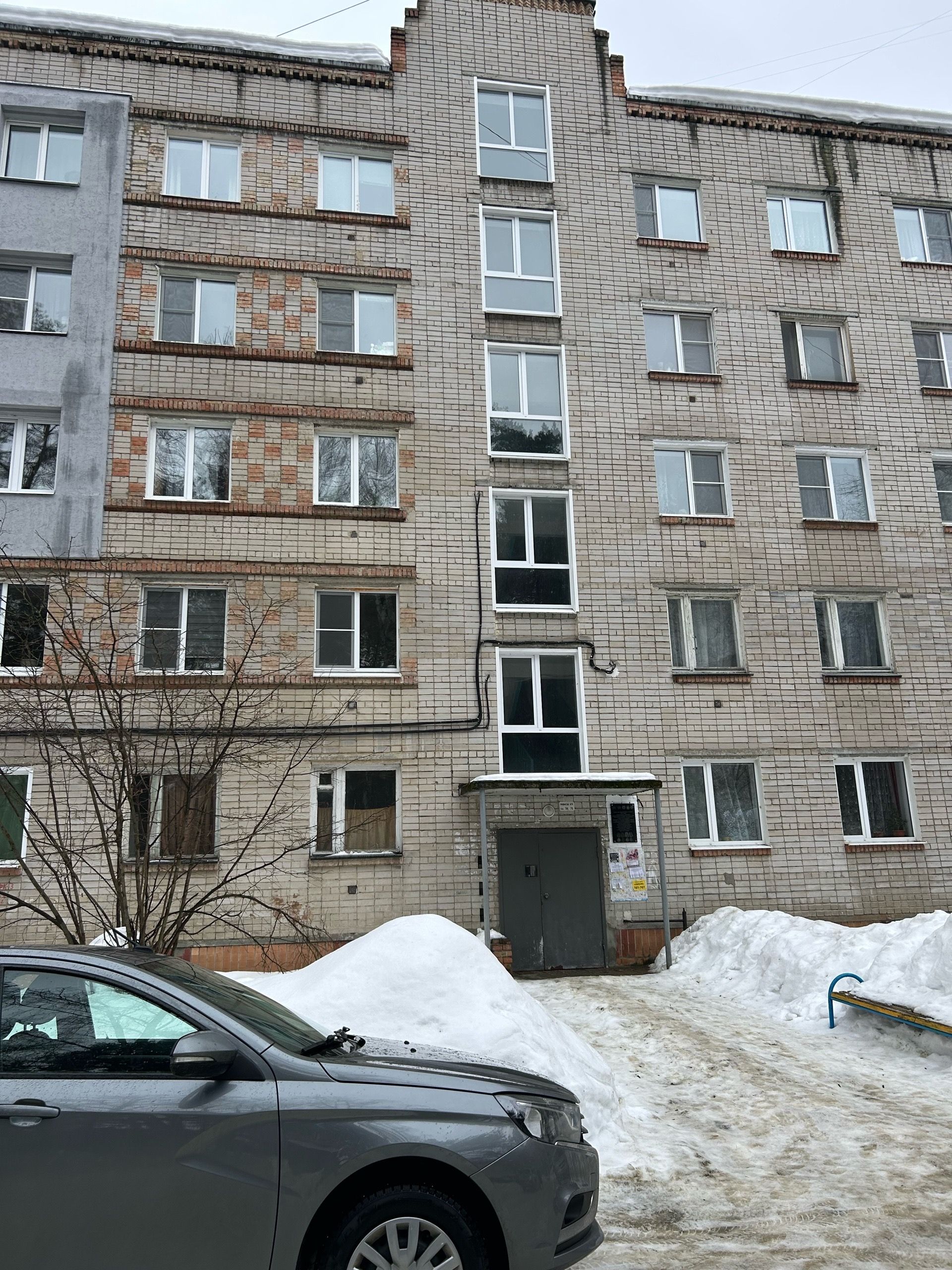 Доля 39/100 в квартире, состоящей из трех жилых комнат