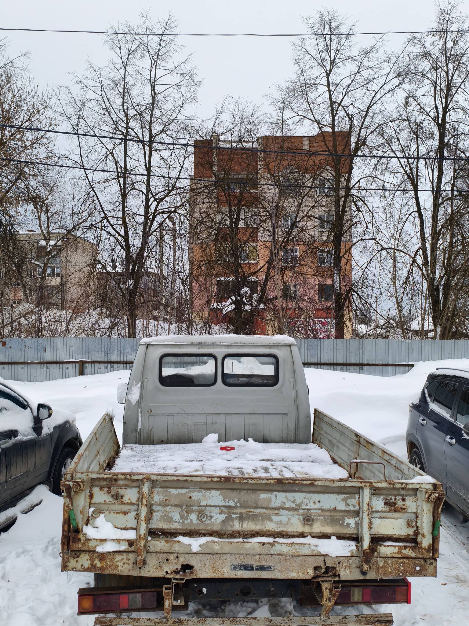 Лот №2 грузовой автомобиль ГАЗ 33021, 1998 г.в., VIN XTH330210W1680139, ключи и документы отсутствуют. Имущество бывшее в употреблении, работоспособность не проверялась, регистрационный номер АС ПИБИ 37-005560