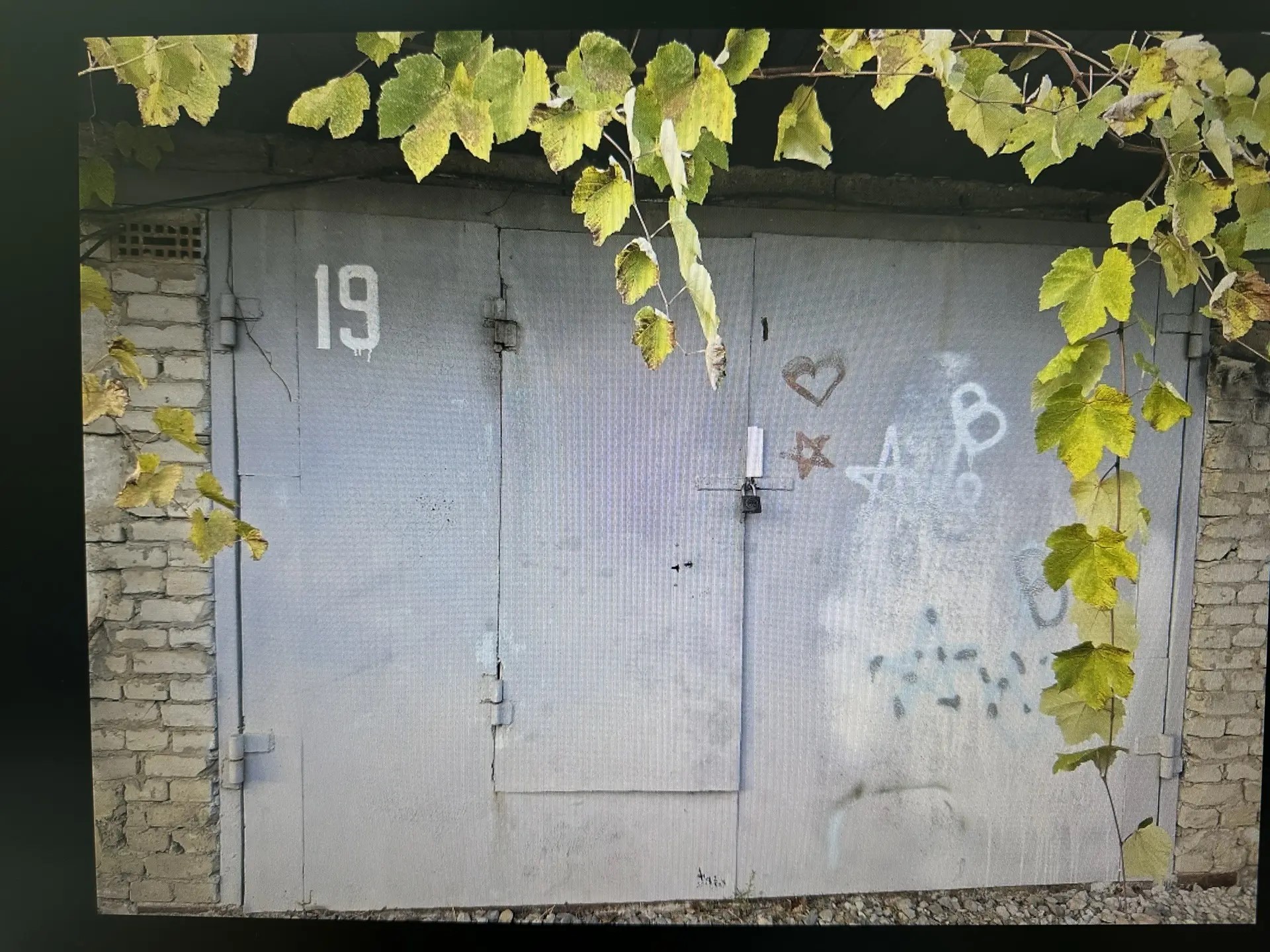 Д-к: Воронин Г.Е. Помещение нежилое, площадь 60,8 кв.м., кадастровый номер 23:41:1004001:593. Адрес: Краснодарский край, г. Горячий Ключ, Вокзальная площадь, 1 этаж, гараж № 19