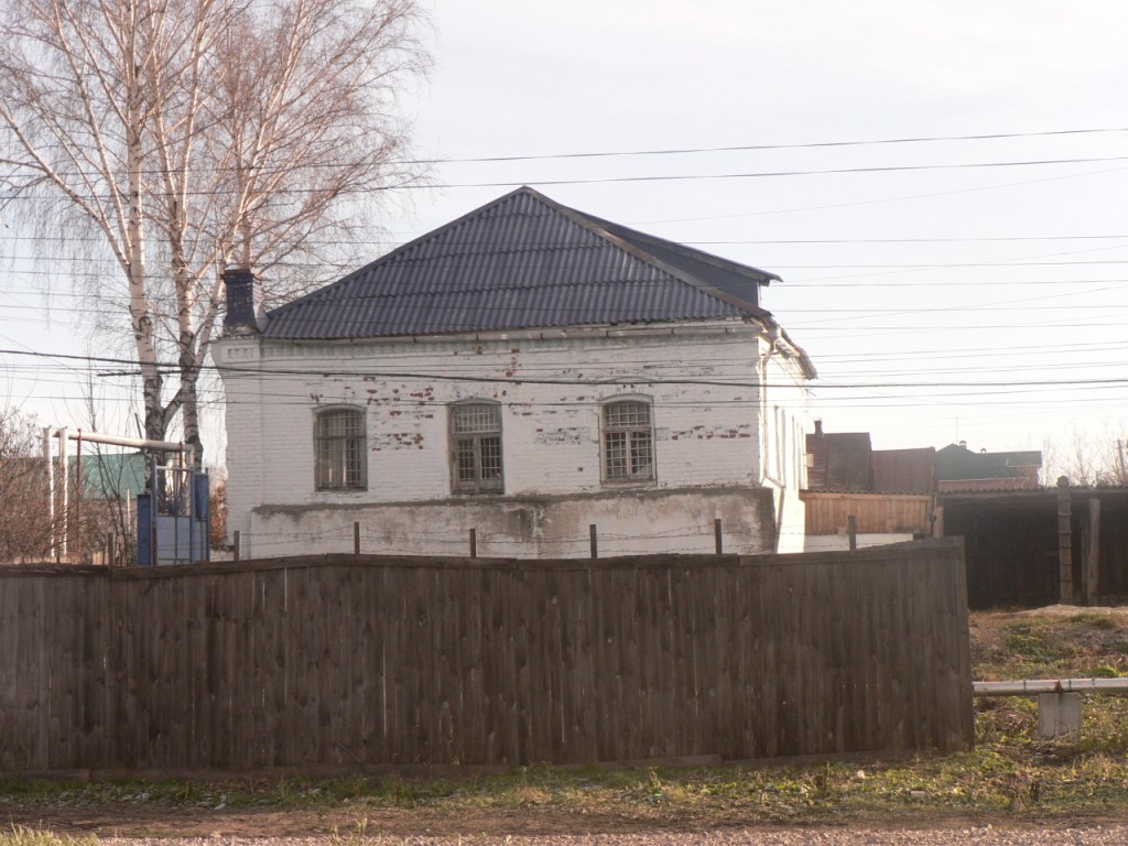 двухэтажное нежилое  здание с принадлежностями, 2-этажный (подземных этажей-0),   общей площадью 205,5 кв.м. (приватизация  осуществляется вместе с земельным участком кадастровый номер 73:01:020115:19, категория земель - земли населенных пунктов, площадью  1169,08 кв.м., разрешенное использование – под существующим административным  зданием