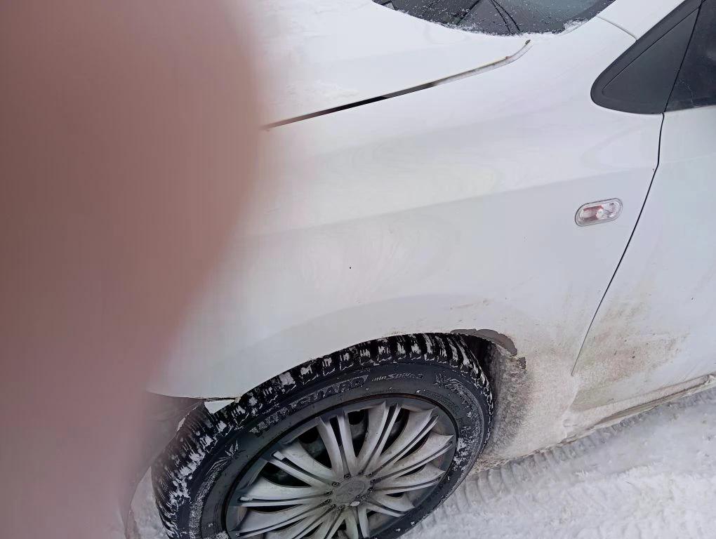 А/м Volkswagen Polo белого цвета, 2012 г.в., гос. №C594OA 152, VIN XW8ZZZ61ZDG027392, по всему кузову сколы ЛКП, отсутствует передний бампер, без ключей и документов, зарегистрировано ограничение.