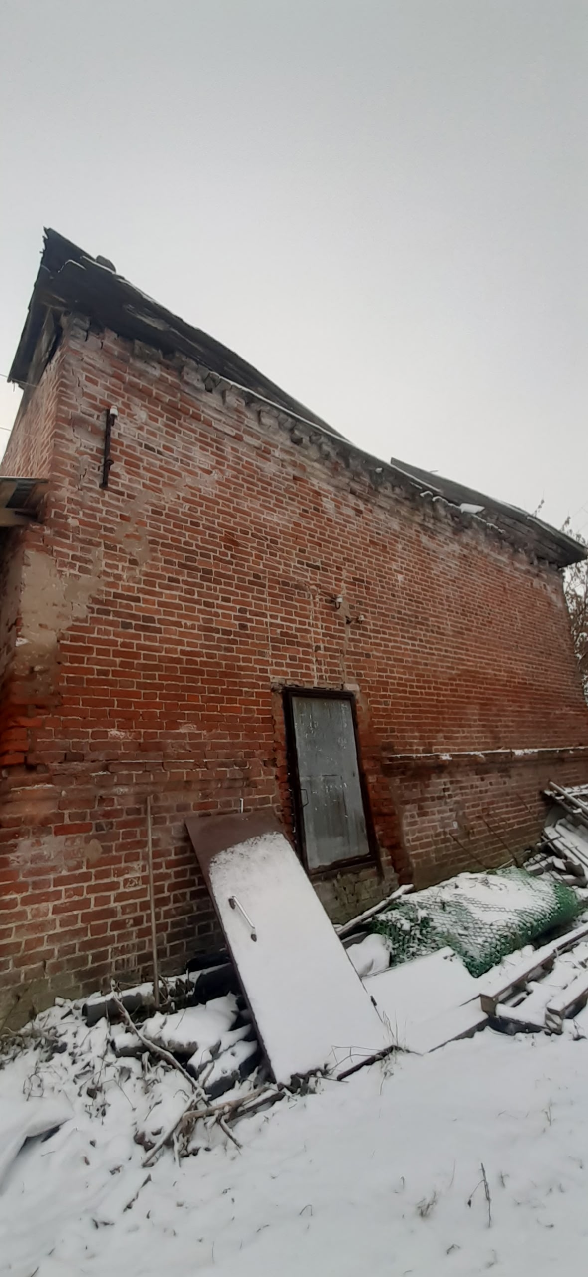 Здание и земельный участок: г. Слободской, ул. Екатерининская, д.45а