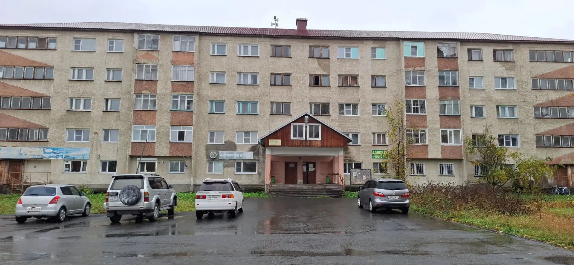Нежилое помещение позиции 21-25 общей площадью 40,1 кв.м., на первом этаже в здании жилого дома, расположенном по адресу: Камчатский край, с. Мильково, ул. Томская, д. 20, кадастровый номер 41:06:0010113:908