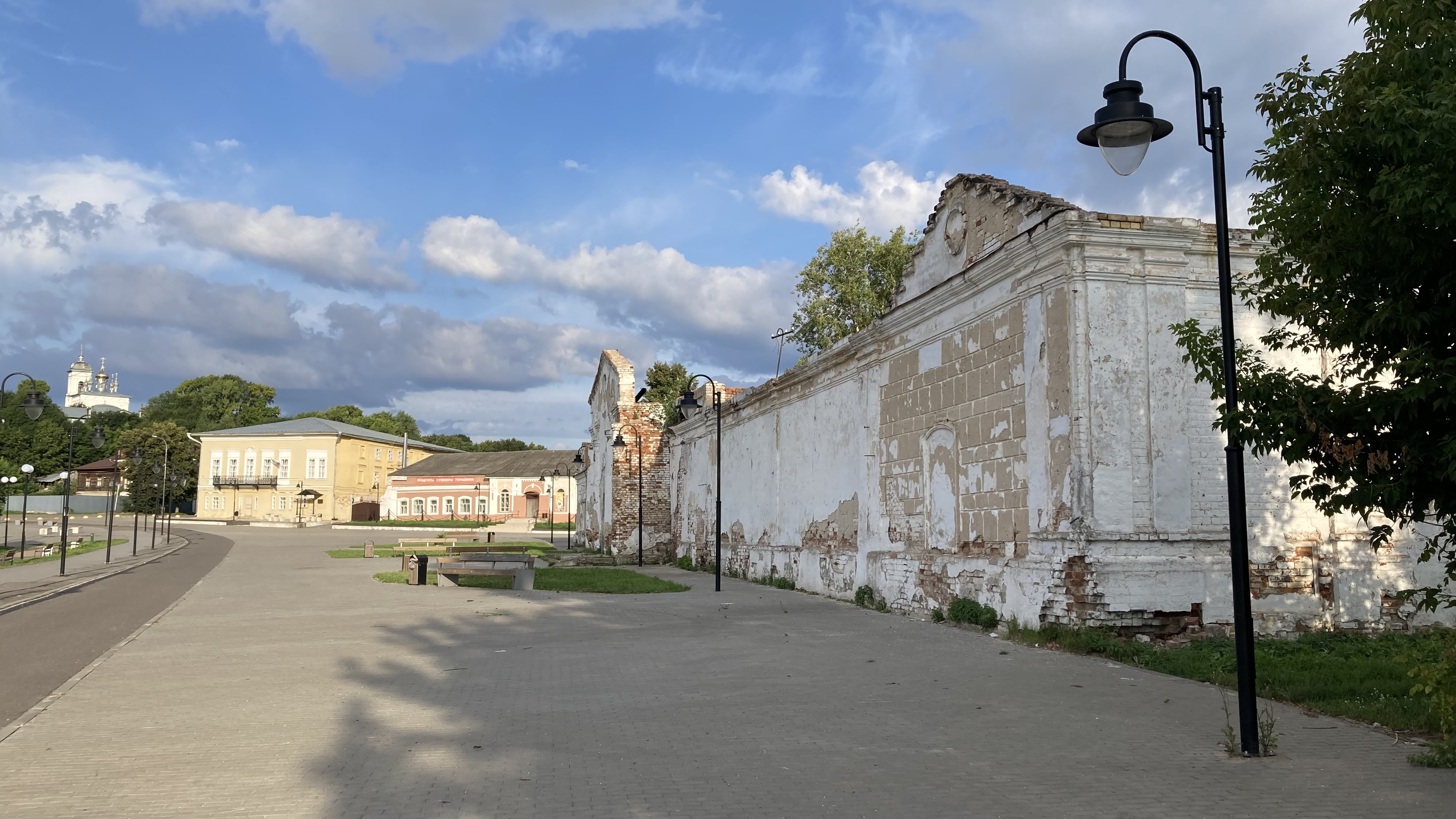 Нежилое здание, назначение - нежилое, площадь - 598,3 кв.м., 1 - этажное (в том числе подземных этажей - 0), кадастровый номер 12:17:0105001:87, местоположение: Республика Марий Эл, г. Козьмодемьянск, ул. Лихачева д.1, Имущество включено в реестр объектов культурного наследия