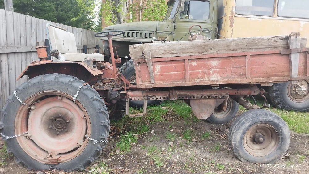 Трактор Т-16, марка, год производства машины 1984 г., заводской номер машины, VIN или PIN отсутствует, номер двигателя - 13151,коробка передач - отсутствует, основной ведущий мост (мосты) № - отсутствует, мощность двигателя – 18,0 (24,5), цвет кузова (кабины) – красный, максимальная технически допустимая масса, кг. – 2200,0, максимальная скорость, км/ч 23,0, габаритные размеры, мм., - 4230*1580*2400