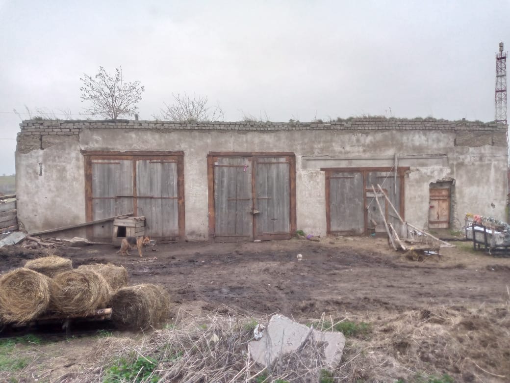 Нежилое здание, ( гараж), 02:30:030303:132, площадью 306,3 кв.м Нежилое здание, (гараж), 02:30:030303;133, площадью 160,9 кв.м, расположенные на земельном участке с кадастровым номером 02:30: 030303:136, площадью кв. 4214,00 кв.м.
