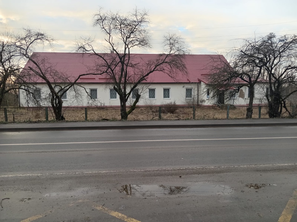 Нежилое здание (детский сад) общей площадью 363,7 кв.м, КН 39:06:050105:33 с земельным участком общей площадью 4058,0 кв.м., КН 39:06:050105:20, расположенные по адресу: Калининградская область, Краснознаменский район, п. Узловое, ул. Советская, дом 33