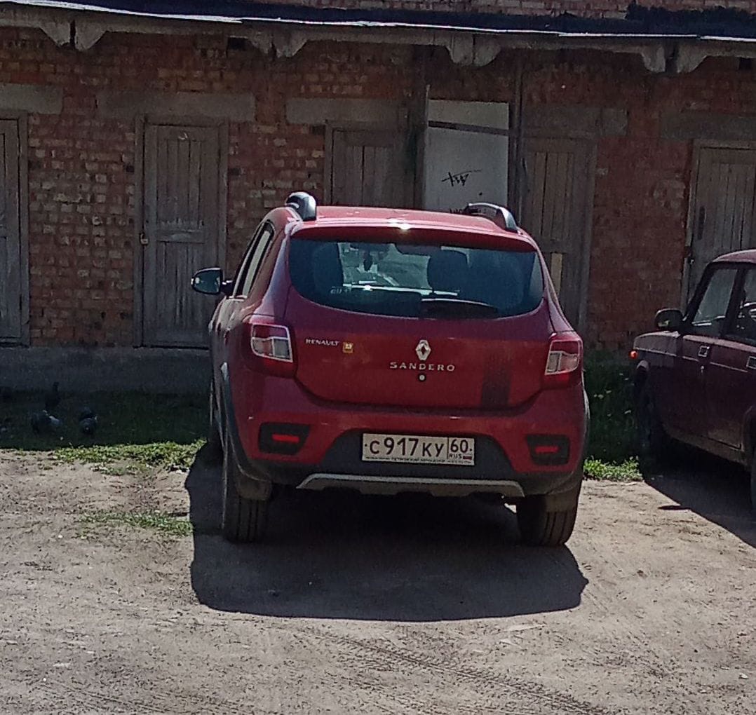 Лот № 1. Автомобиль Renault Sandero, 2018 года выпуска, государственный номер C917КУ60, идентификационный номер (VIN) X7L5SREAG61240706. Местонахождение: Псковская обл., г. Велике Луки, ул. Пионерская, д. 20. Основание для реализации на торгах - постановление судебного пристава-исполнителя о передаче имущества на торги. Должник (собственник) – Елисеева И.В.