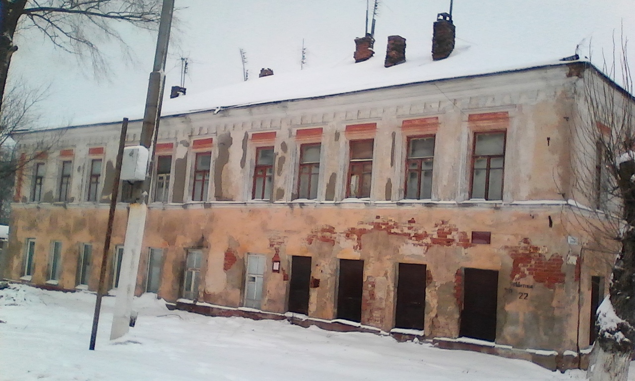 Нежилое здание, общей площадью 481 кв.м., кадастровый номер 76:21:010101:100, назначение - нежилое, наименование «Ансамбль гостиницы Ильичева», количество этажей - 3, в том числе подземных 1, расположенное по адресу: Ярославская область, г. Тутаев, ул. Петра Шитова, 22.