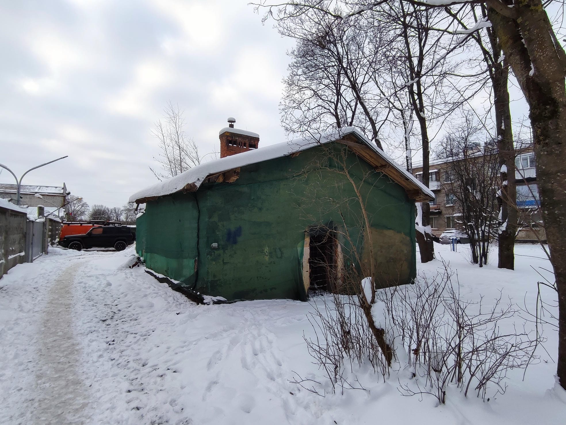 Здание, расположенное по адресу: Санкт-Петербург, город Красное Село, улица Юных Пионеров, д. 11а, литера А, находящееся в государственной собственности Санкт-Петербурга, с предоставлением покупателю права на заключение договора аренды (на 49 лет) земельного участка из земель населенных пунктов, расположенного по адресу: Российская Федерация, Санкт-Петербург, внутригородское муниципальное образование Санкт-Петербурга город Красное Село, улица Юных Пионеров, земельный участок 11а