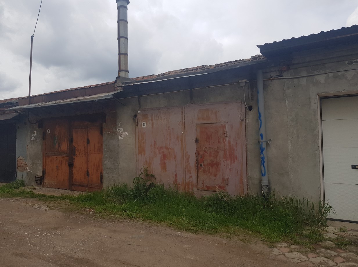 Помещение гаража площадью 45,2 кв. м, расположенное по адресу: Томская область, г. Томск, проезд. Вершинина, д. 8/3, бокс. 8, с отчуждаемой долей 2655/148700 в праве общей долевой собственности на земельный участок, занимаемый указанным помещением и необходимый для его эксплуатации, расположенный по адресу: Томская обл., г. Томск, пр. Вершинина, 8/3