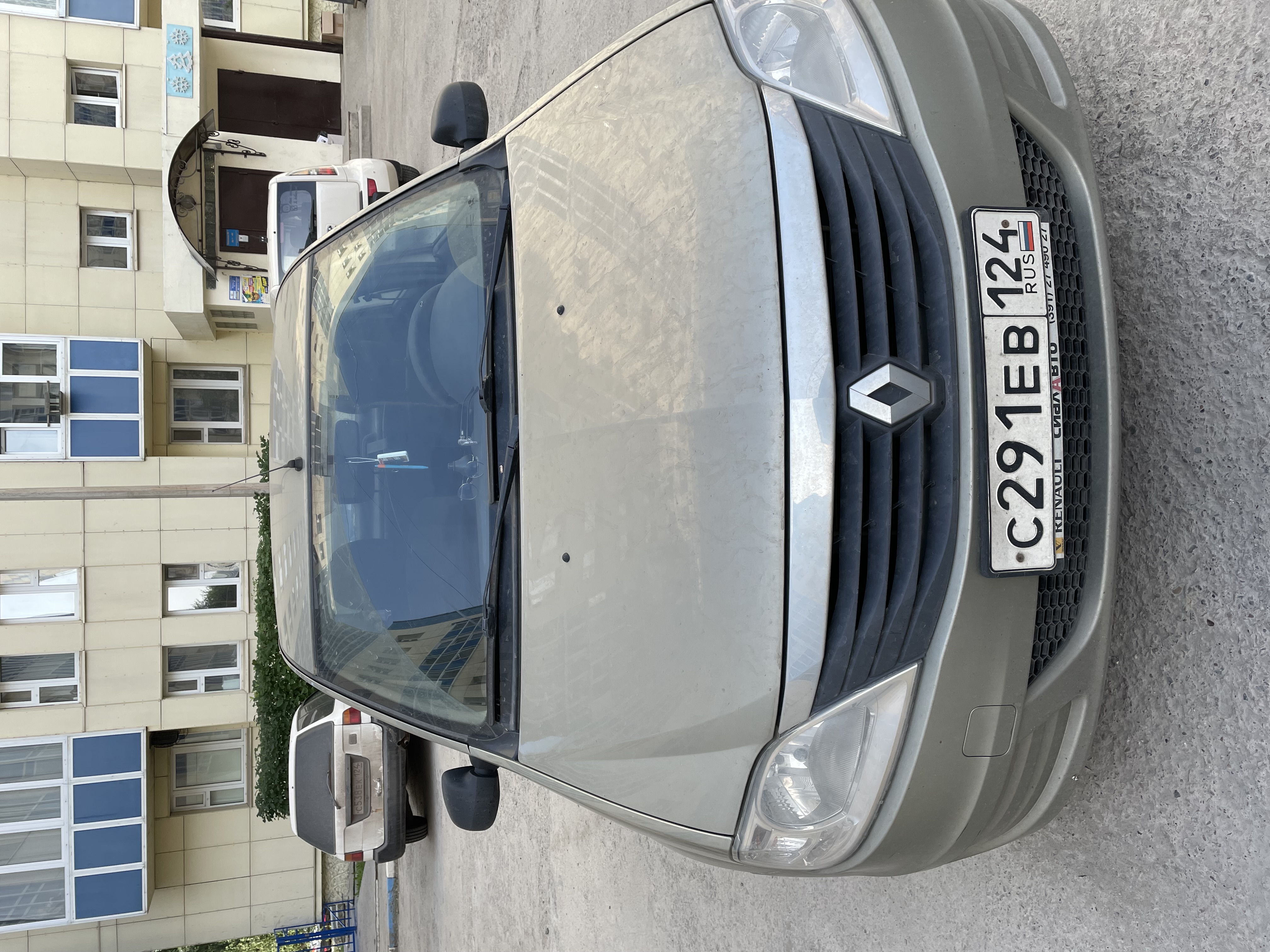 (повторные торги) Легковой автомобиль RENAULT LOGAN, 2011 г.в., г/н С291ЕВ124, VIN X7LLSRB2HBH429512, № кузова X7LLSRB2HBH429512, цвет бежевый. Идентификационные номера не сверялись, рабочее состояние не проверялось, ключи и документы отсутствуют, автомобиль закрыт. Должник Мосиенко А.А. Обременения: Залог, запреты на рег. действия. Начальная цена продажи 305150,00 руб. Задаток 46000,00 руб. (пор. 1541)