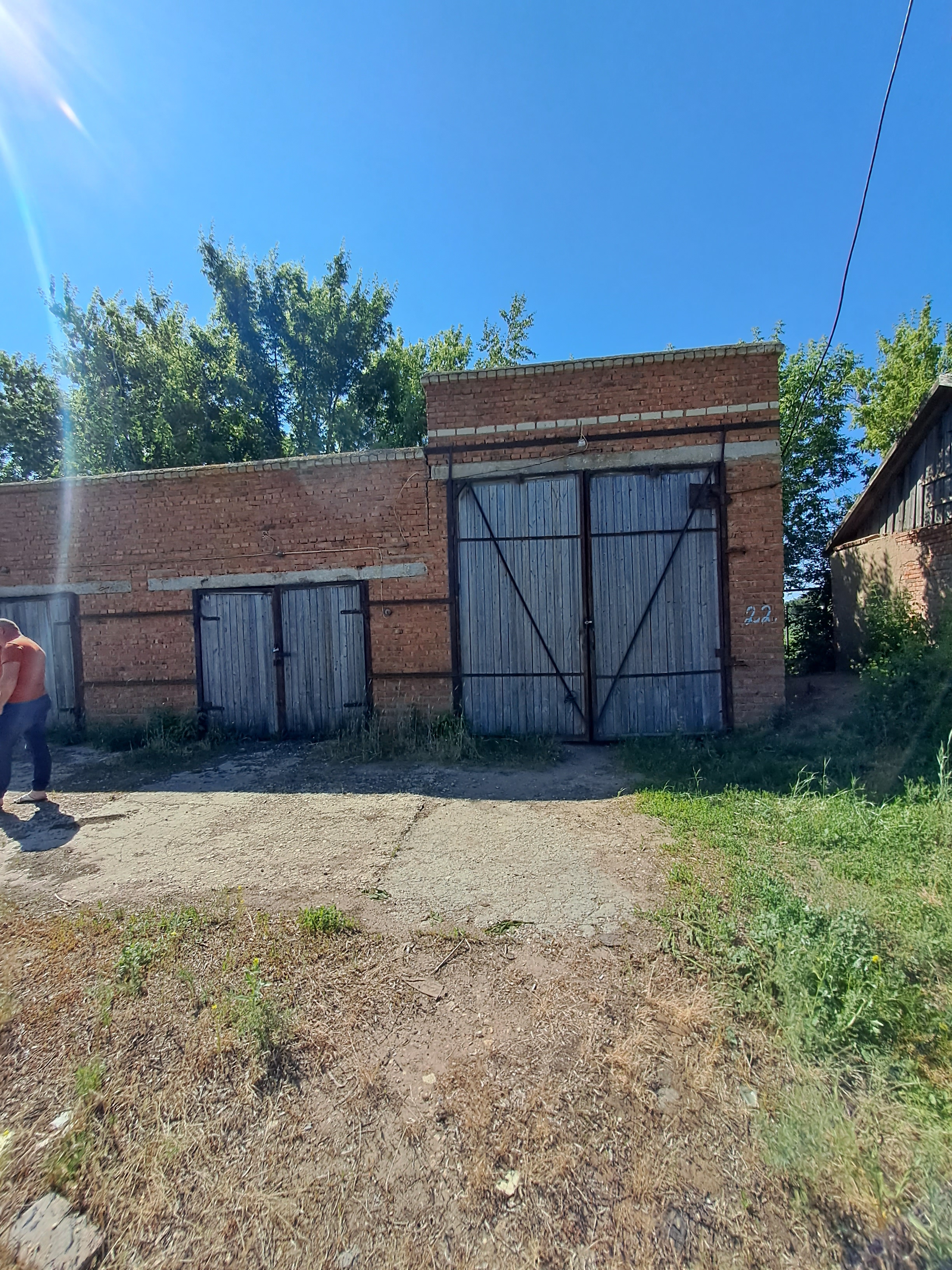 Продажа муниципального имущества, находящегося в собственности Балаковского муниципального района: нежилое здание, этаж № 1, общей площадью 128 кв.м, кадастровый номер 64:05:140202:198, вместе с земельным участком, общей площадью 197 кв.м, кадастровый номер 64:05:140202:213, местоположение: Саратовская область, Балаковский муниципальный район, Быково-Отрогское муниципальное образование, с. Еланка, ул. Молодежная, район дома № 24
