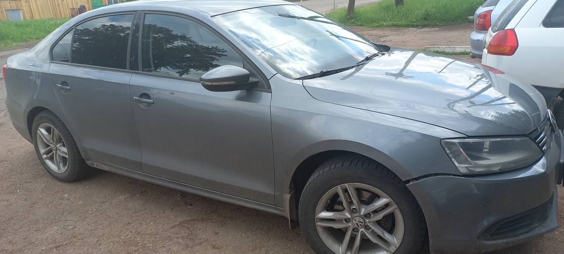 Легковой автомобиль седан VOLKSWAGEN JETTA, 2014г.в., г/н O426ME124, VIN XW8ZZZ16ZEN913071, номер кузова XW8ZZZ16ZEN913071, номер двигателя 580634, цвет темно - серый. Начальная цена продажи 790 500 руб. Задаток 118600 руб.