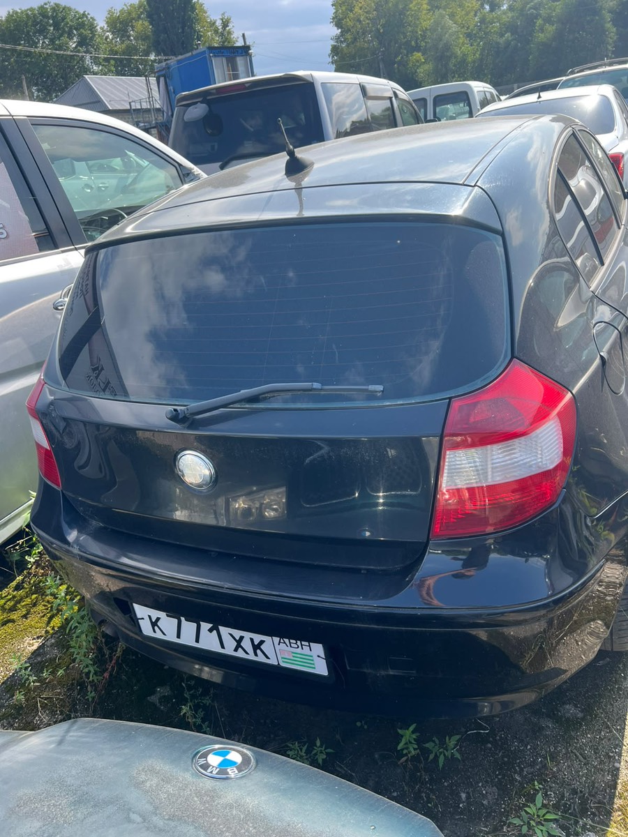 Транспортное средство марки BMW -116, 2005 год выпуска, VIN WBAUF12000PN25132, регистрационный знак К771ХКАВН. Тип ТС –легковой, цвет кузова черный. Ключ зажигания, сертификат регистрации ТС № АВ021055, выданное УГАИ МВД РА 03.05.2022.