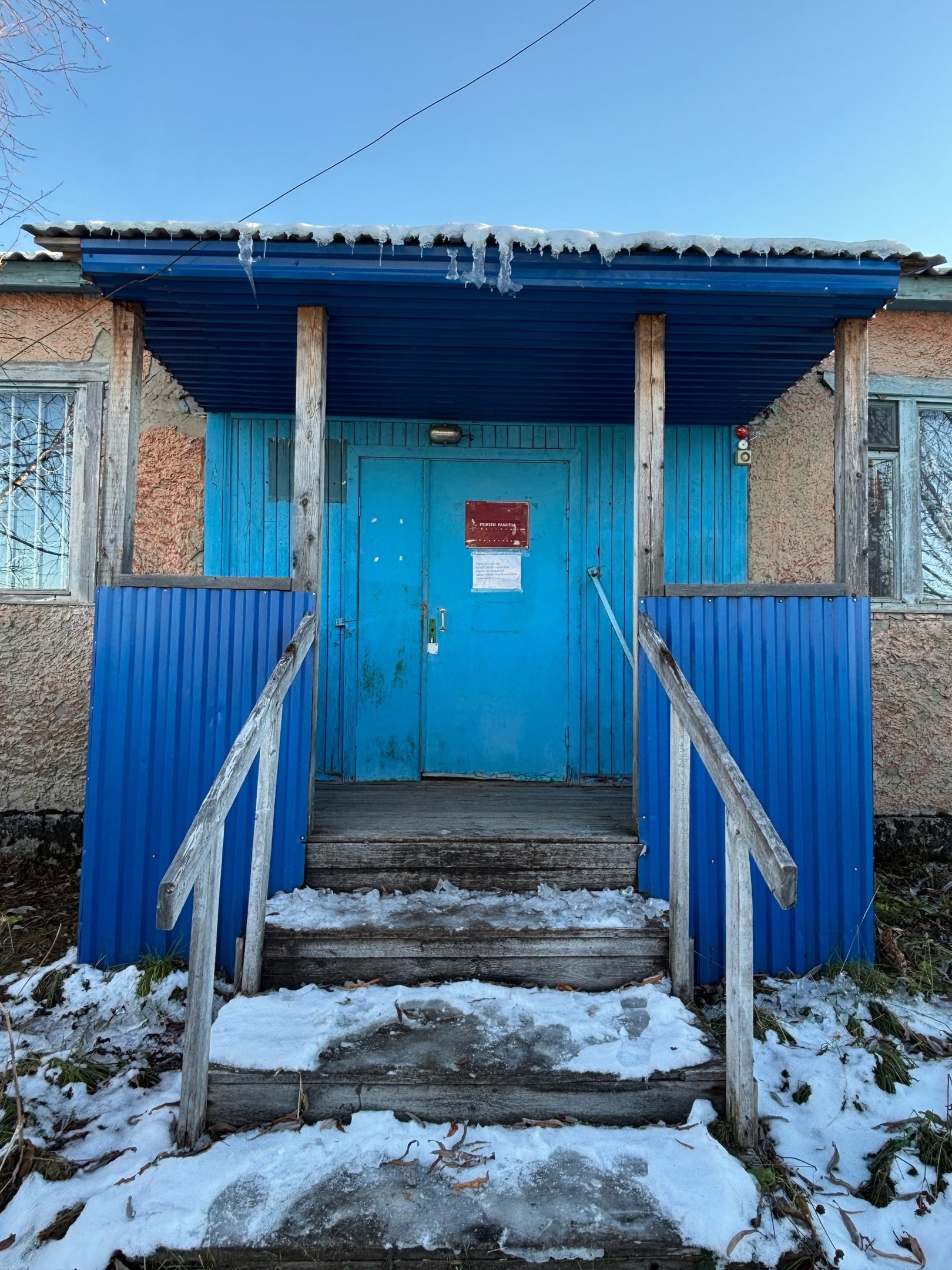 Нежилое здание, назначение: нежилое, общая площадь 409,1 кв.м., кадастровый номер 11:15:1701002:217 и земельный участок, площадью 1246 кв.м., кадастровый номер 11:15:1701002:396, адрес объекта: Республика Коми, г. Усинск, пгт. Парма, ул. Строительная, д. 3