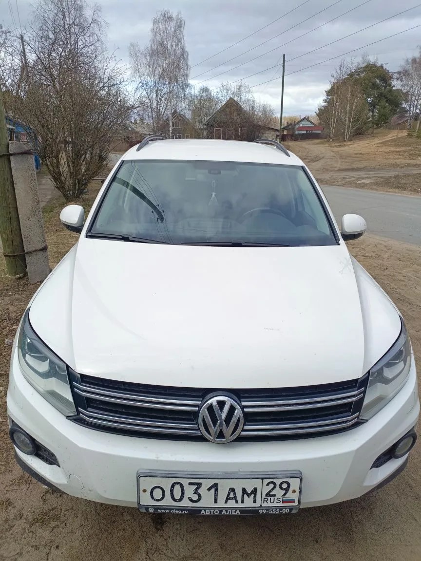 Транспортное средство Volkswagen Tiguan, 2012 года выпуска, цвет - белый, VIN XW8ZZZ5NZDG118945, государственный номер О031АМ29.