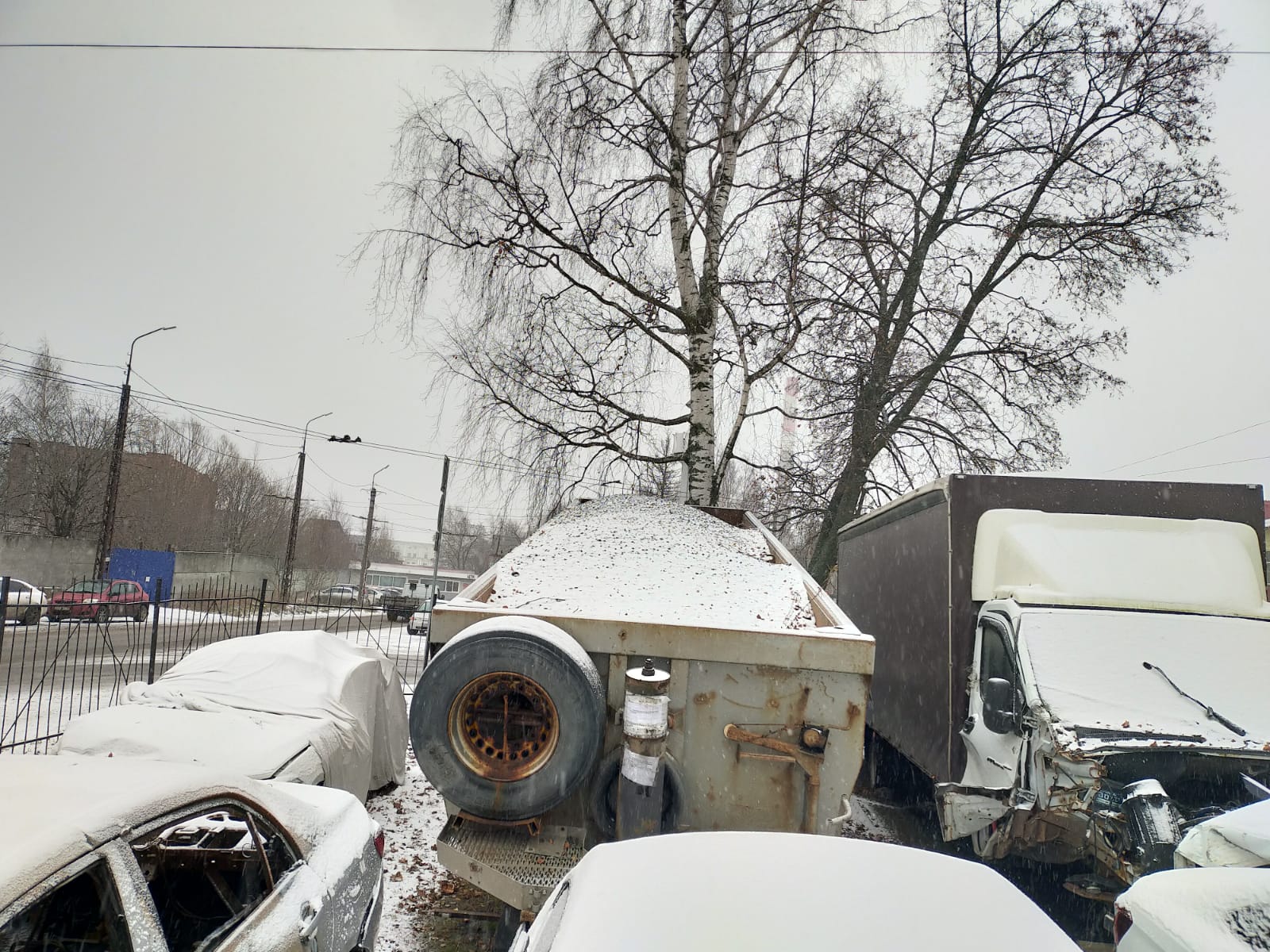 Полуприцеп самосвала «9453-999910-50», VIN Z0G945350D0000889, г. р. з. ЕХ725623, в полуприцепе самосвала находится щебень