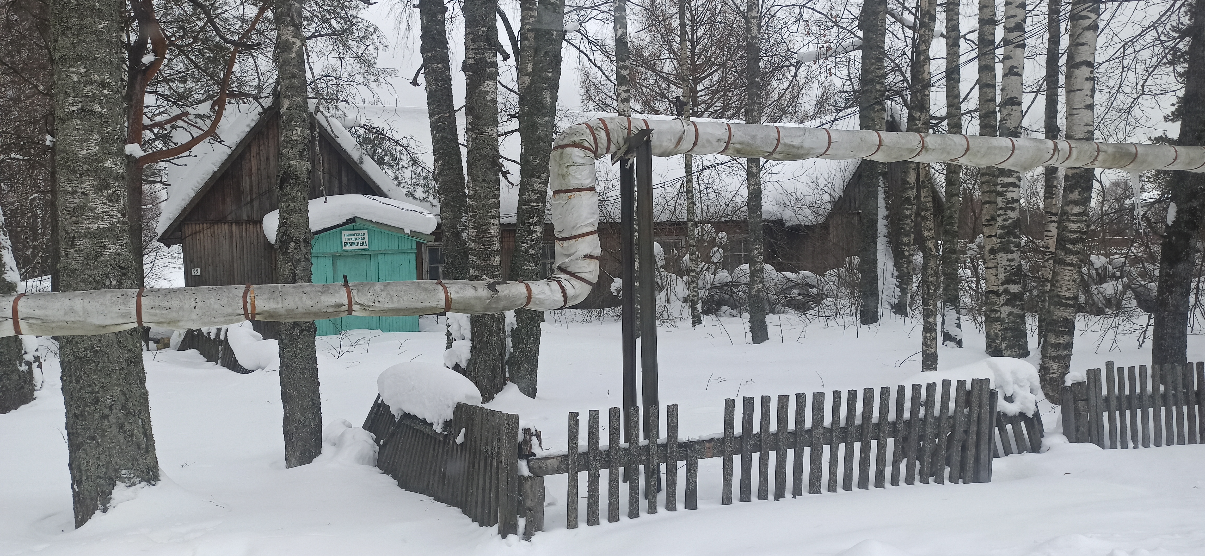 Нежилое здание с земельным участком