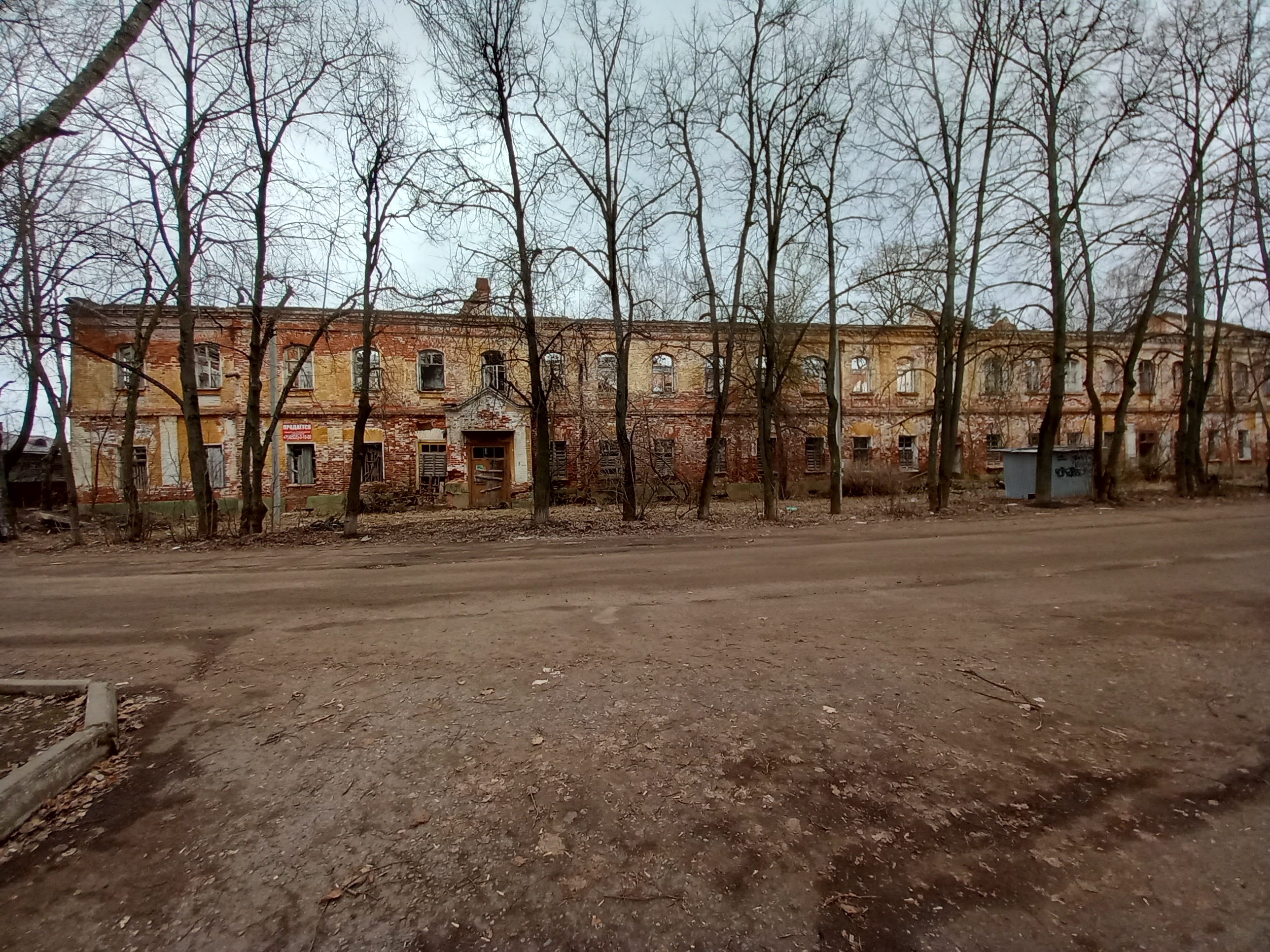 Нежилое здание, 2-этажное, площадь 2 188,5 кв. м., адрес: Ярославская область, муниципальный округ Переславль-Залесский, город Переславль-Залесский, площадь Комсомольская, дом 39, кадастровый номер: 76:18:010806:66