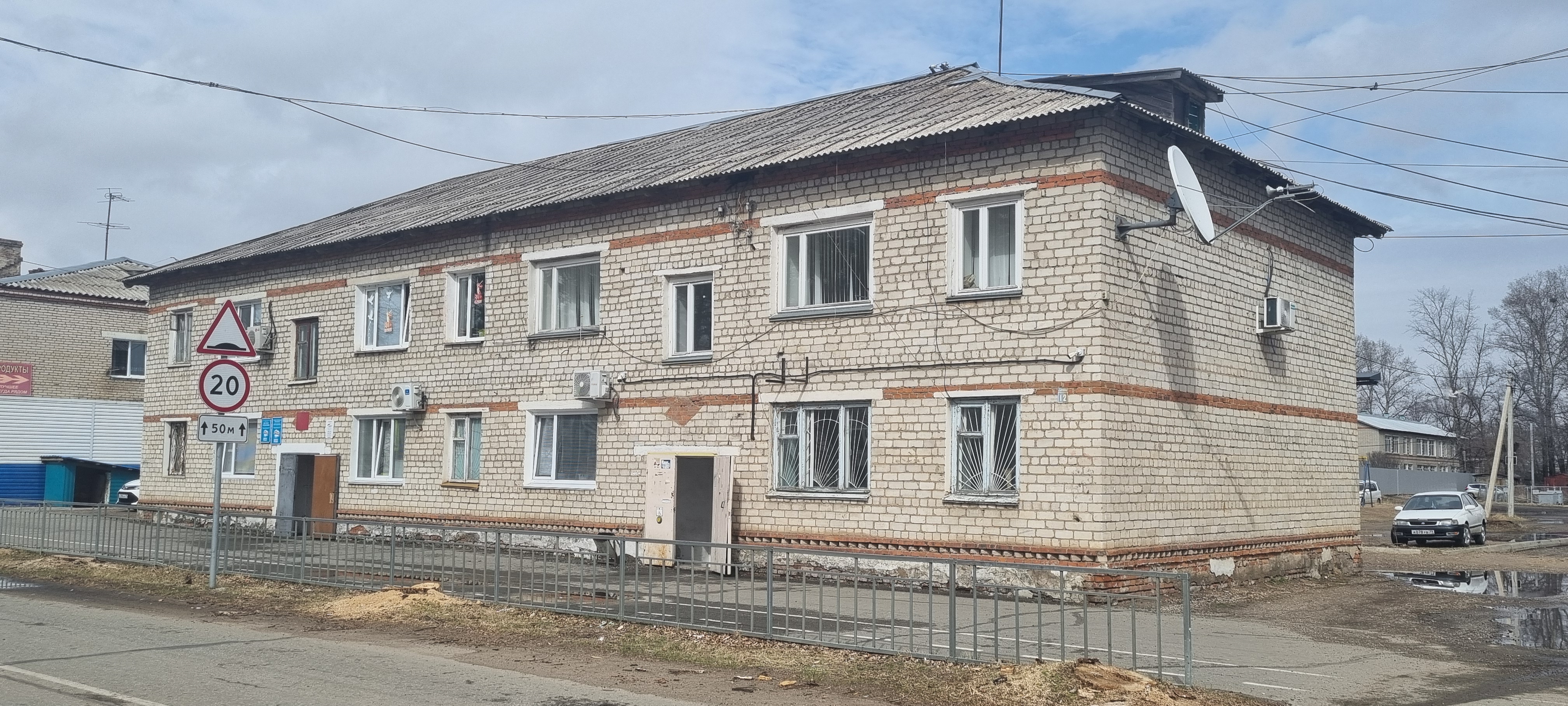 Нежилое помещение, общей площадью 89,6 кв.м, расположенное по адресу: Еврейская автономная область, Октябрьский район, с.Амурзет, ул.Крупской, д.12, пом.3