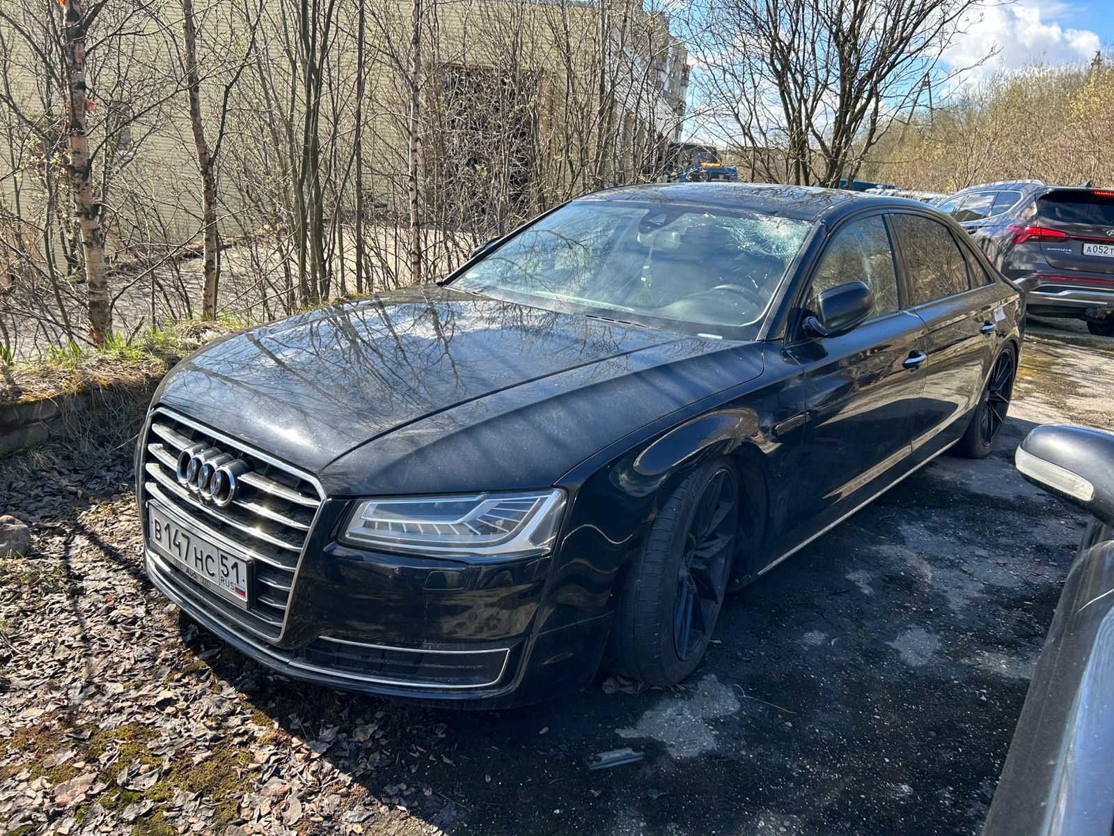 Автомобиль марки «Ауди А8» (AUDI A8L), государственный регистрационный знак В147НС51, черного цвета, 2014 года выпуска. VIN: XW8ZZZ4H4FG008561.