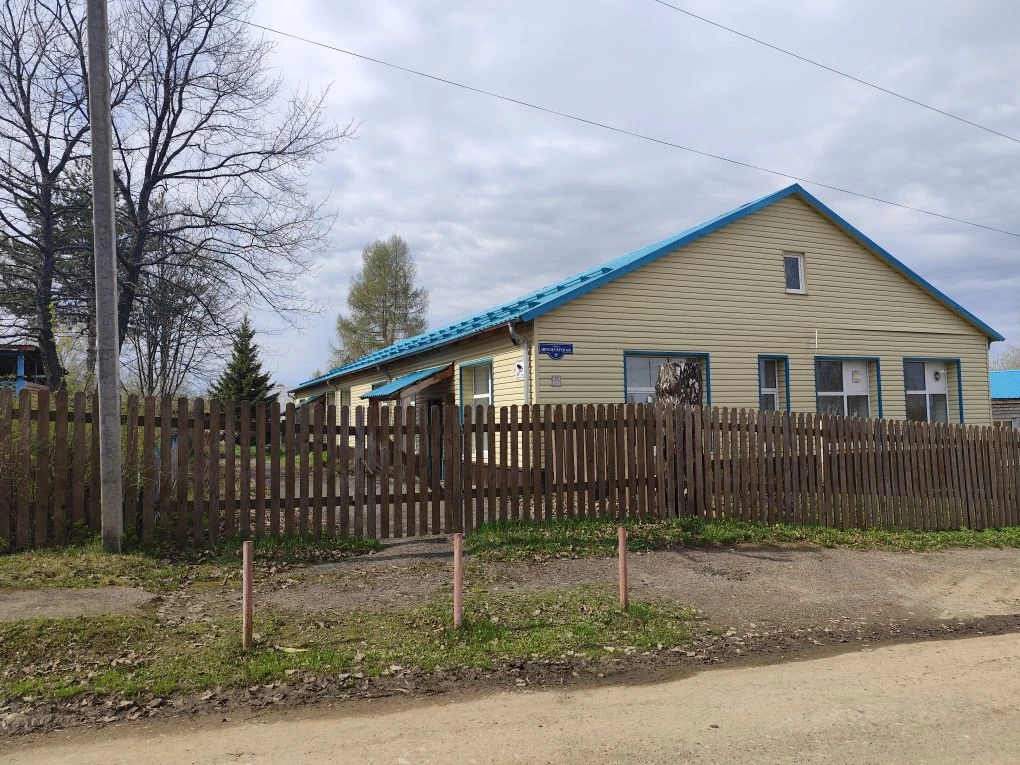 Нежилое здание, общей площадью 385,1 кв.м., кадастровый номер 59:20:0010204:9, расположенное на земельном участке с кадастровым номером 59:20:0010204:2 общей площадью 3475 кв.м., по адресу: Пермский край, Ильинский муниципальный округ, п. Ильинский, ул. Пролетарская, д.8.