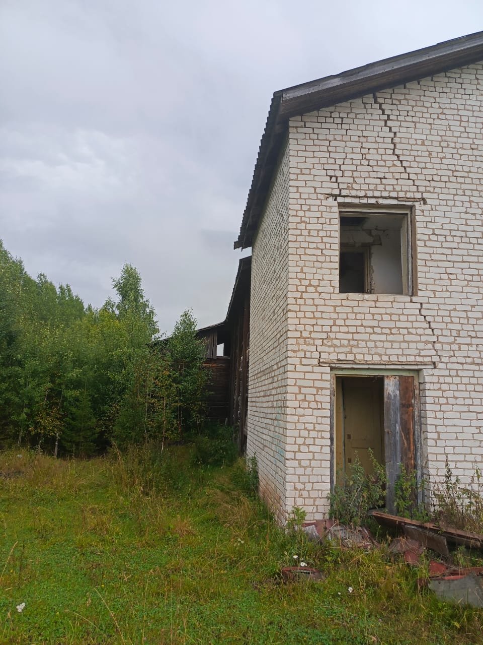 Право заключения договора аренды недвижимого имущества, находящегося в муниципальной собственности, в виде здания, назначение: нежилое, общей площадью 518,3 кв.м, кадастровый номер 59:37:0240101:236, расположенного по адресу: Пермский край, Усольский р-н, с. Щекино.