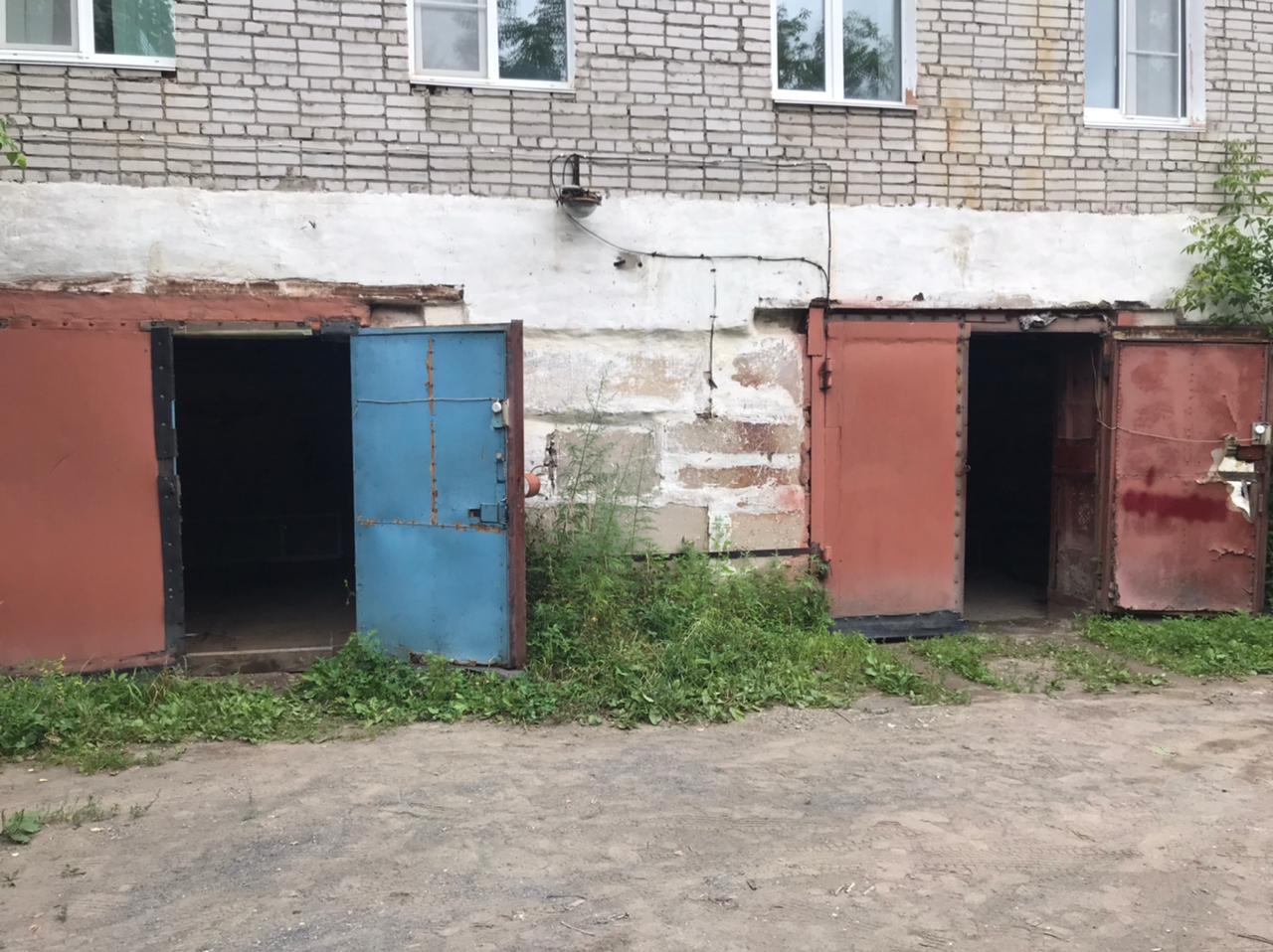 земельный участок с кадастровым номером 27:18:0000012:2, площадью 1753 +/- 15 кв. м, с расположенным на нем объектом недвижимого имущества - административным зданием с кадастровым номером 27:18:0000012:291,  площадью 1518 кв. м,  по адресу: Хабаровский край, г. Амурск, пр-кт Мира, д. 22А