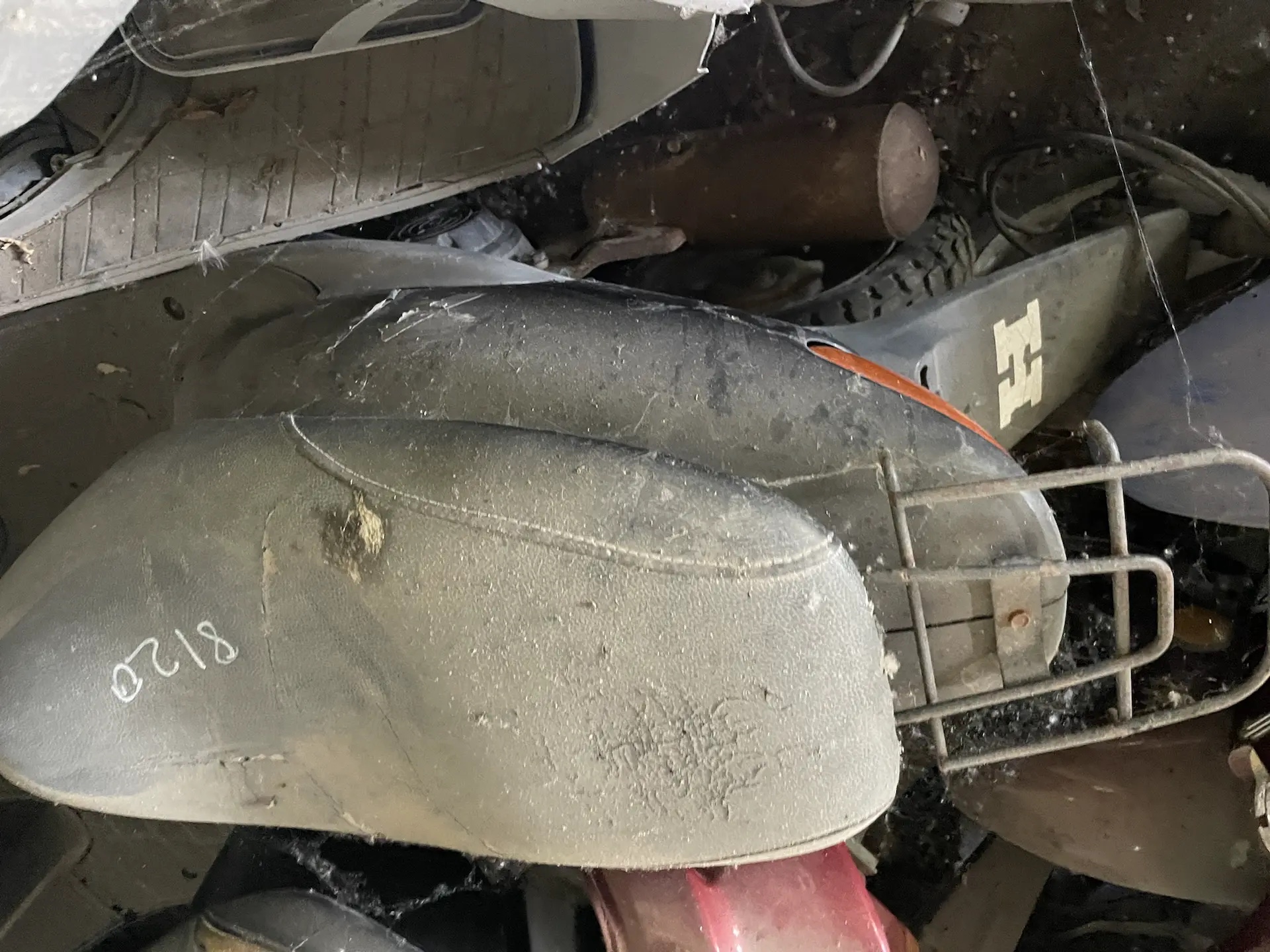 Мопед марки Honda AF68, год выпуска не установлен, в кузове цвета серый графит, номер рамы AF68-1222012.