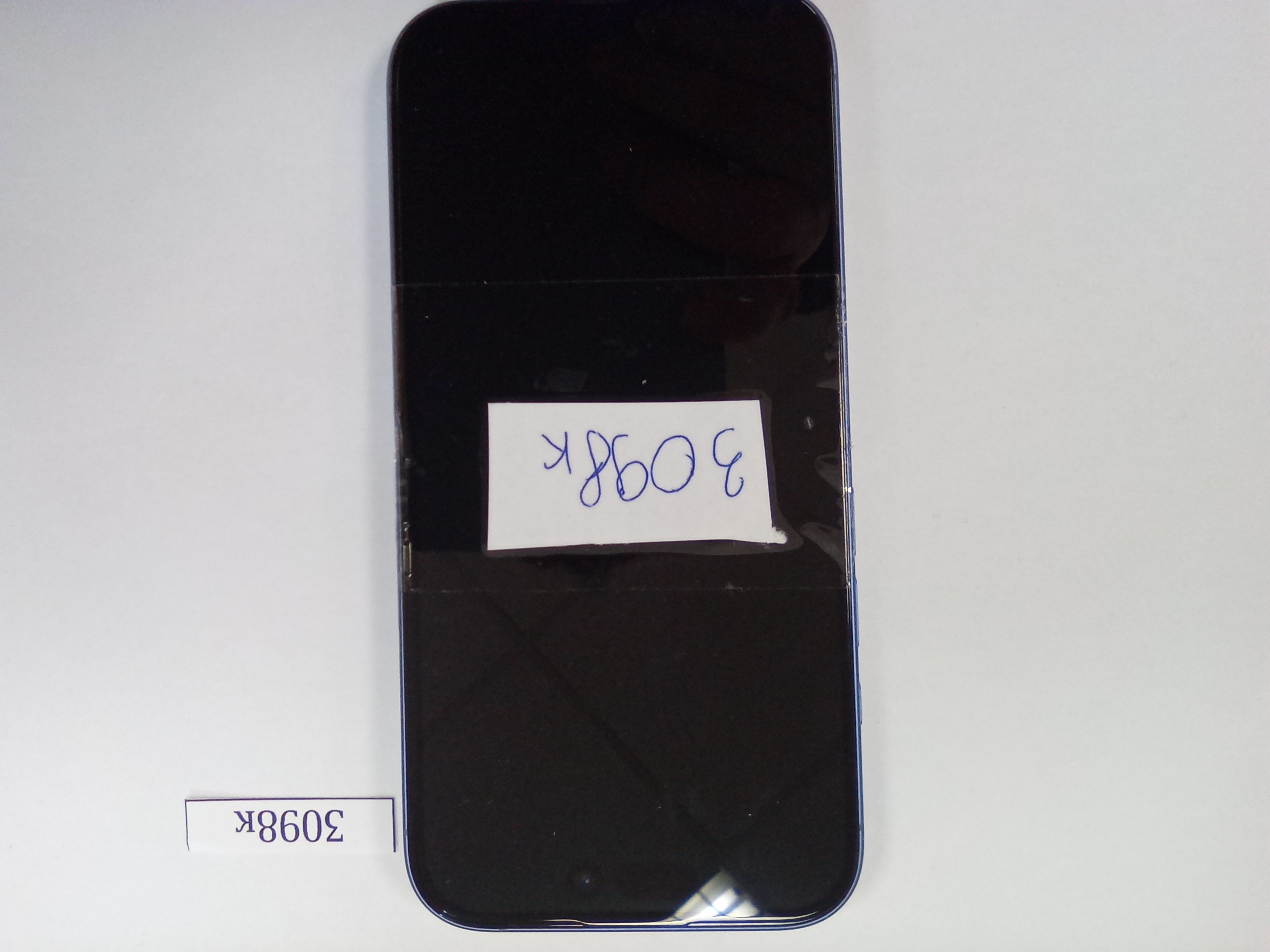 Имущество в качестве годных остатков: Сотовый телефон Iphone 16 синего цвета в чехле