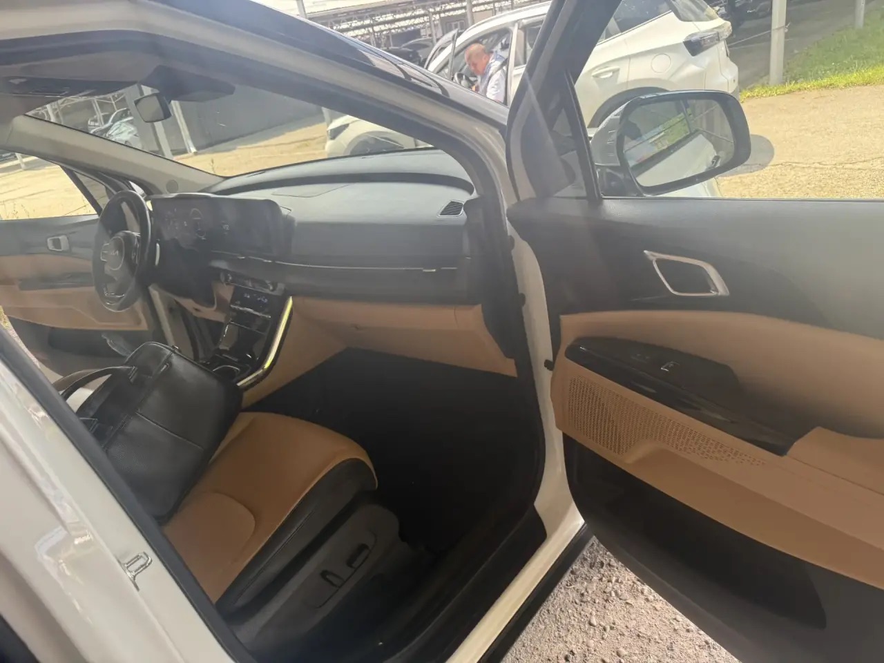 Транспортное средство марки Kia Carnival, тип – легковой универсал, год выпуска 2022, адрес: Ставропольский край, г. Пятигорск, ш. БЕШТАУГОРСКОЕ, 14.