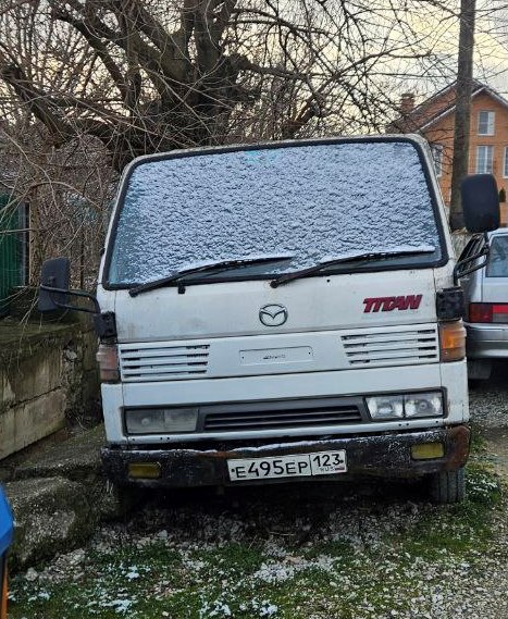 Д-к Тамлиани Г.В. А/м грузовой фургон MAZDA TITAN, г/в 1994, г/н Е495ЕР123, № шасси WGTAT-171050, не на ходу. Обременение: арест, н/ц 745 000,00 руб., з-к 149 000,00 руб., ш/а 7 450,00 руб.