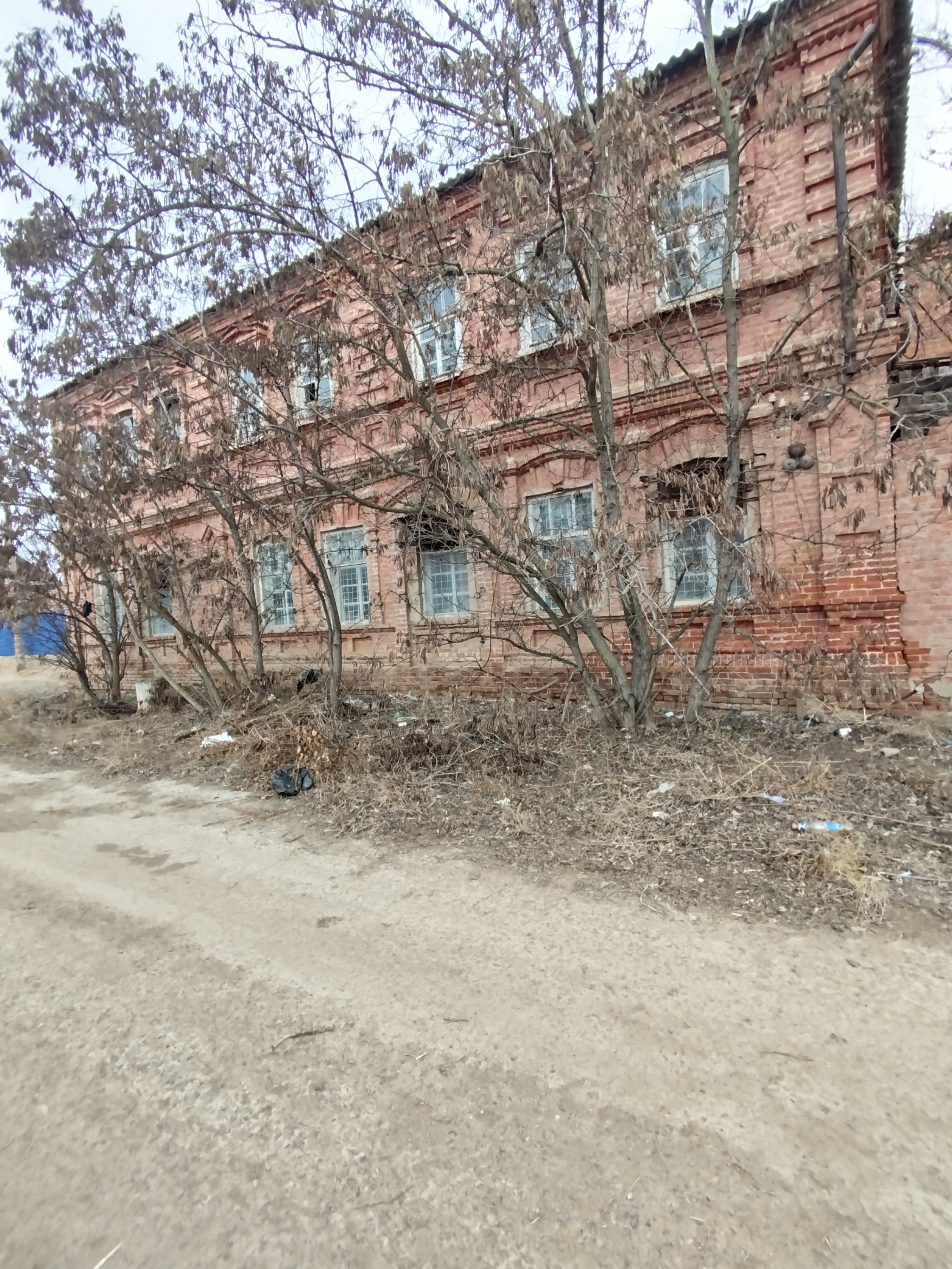 Объект недвижимого имущества: нежилое административное здание, общей площадью 397,7 кв.м., расположенное по адресу: Астраханская область,  Икрянинский район, с.Икряное, ул.Победы,д.14