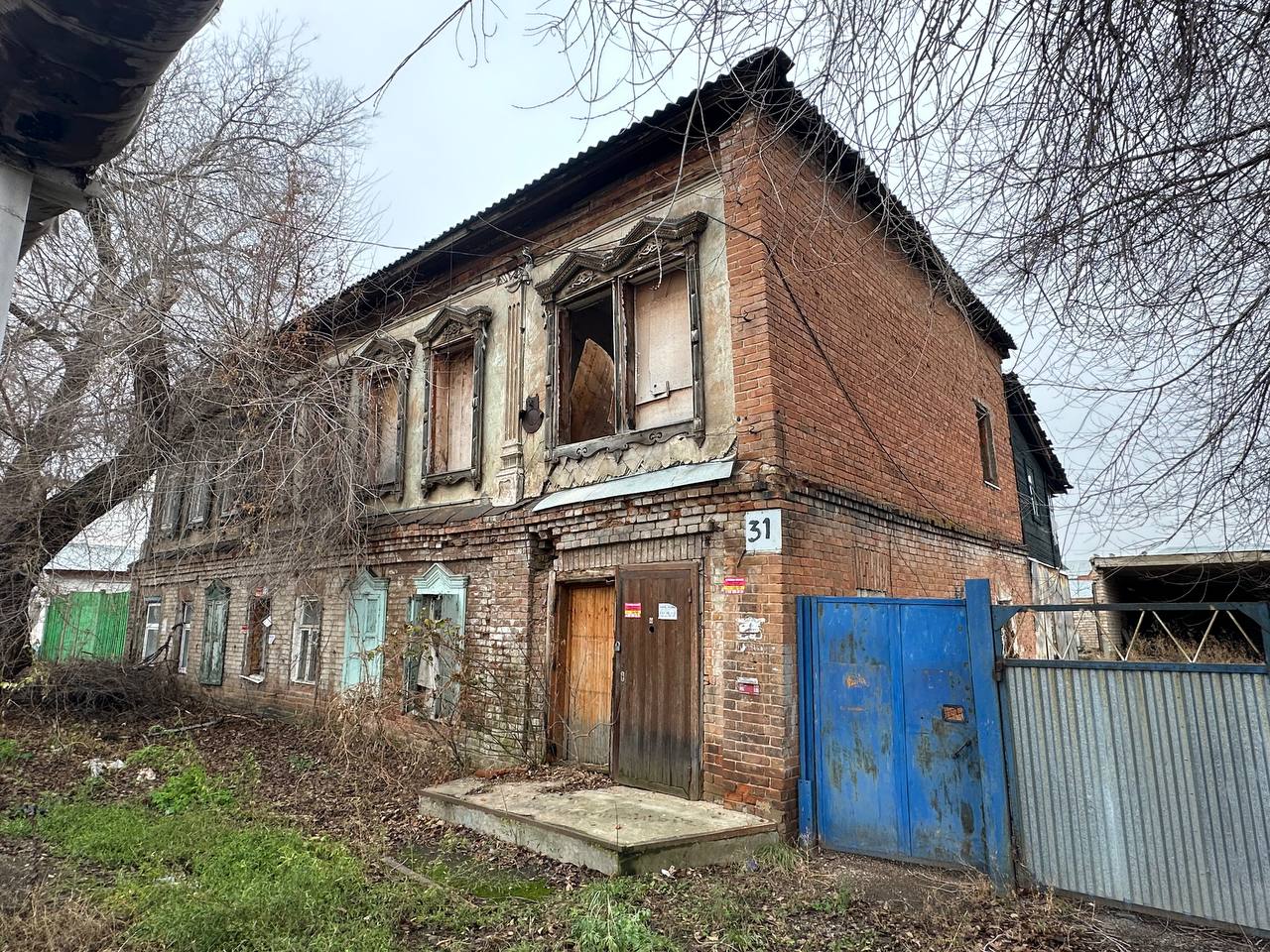 здание, назначение: нежилое, количество этажей: 2, в том числе подземных 0, площадь 317,4 кв. м, кадастровый номер: 56:44:0231010:50, адрес: г. Оренбург, пер. Ивановский, д. 31; земельный участок, категория земель: земли населенных пунктов, виды разрешенного использования: деловое управление, площадь: 678 +/- 9 кв. м, кадастровый номер: 56:44:0231010:26, по адресу: г. Оренбург, пер. Ивановский, № 31.
