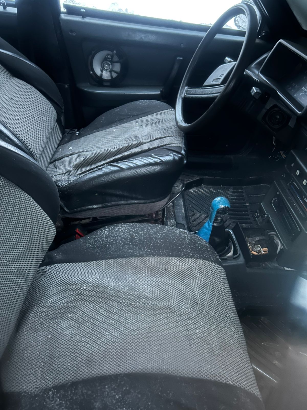 ГОДНЫЕ ОСТАТКИ автомобиля марки «ВАЗ 21093» с государственным регистрационным знаком Е975КВ51, 1991 года выпуска. Цвет кузова – мокрый асфальт.