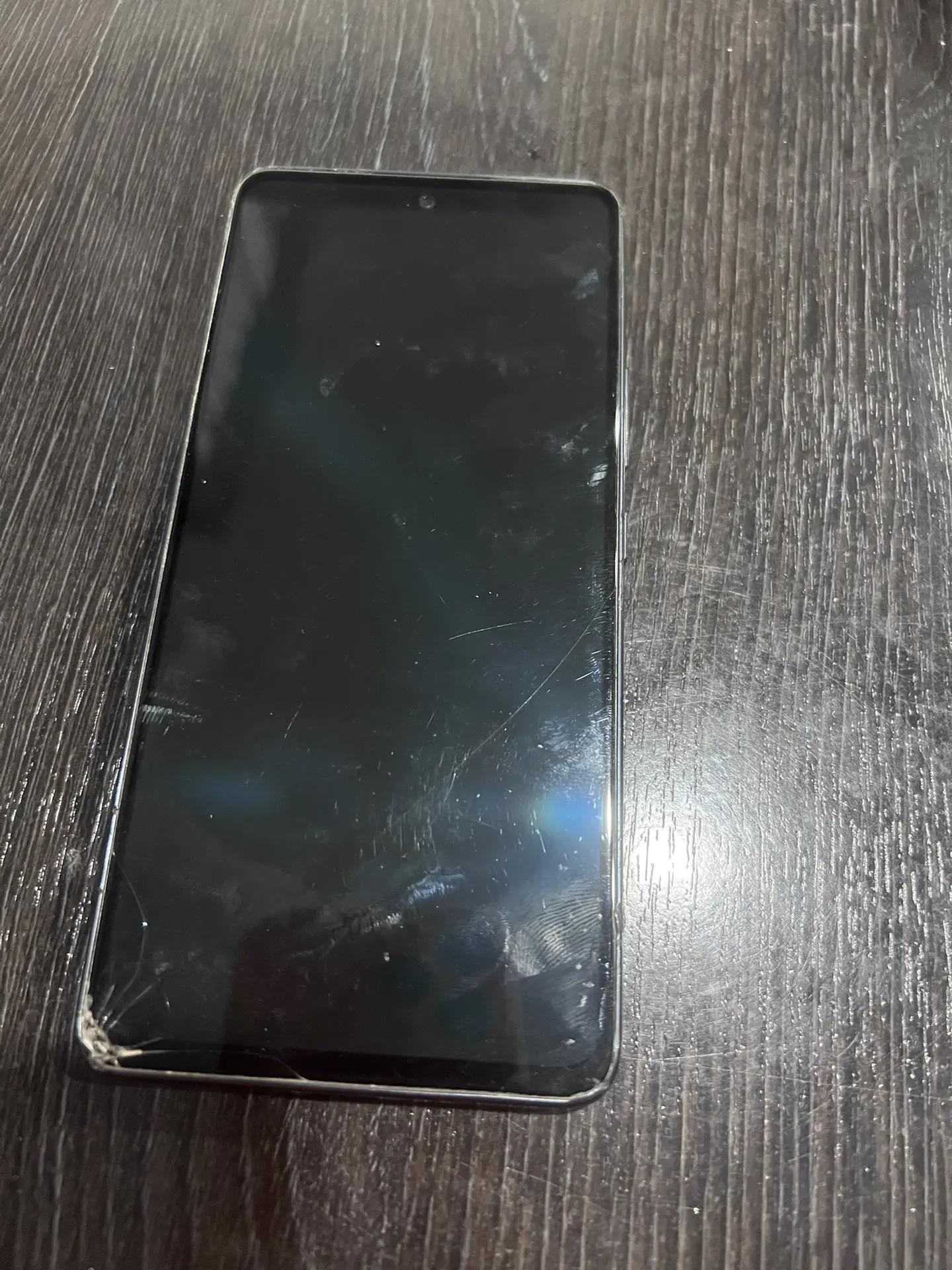 Сотовый телефон (смартфон) марки: "SAMSUNG", модели: "Galaxy A53G", номер модели: "SM-A536E/DS", серийный номер: "RRCT8003TRM", IMEI (гнездо 1): 350331806751447, IMEI (гнездо 2): 352406226751447, в корпусе черного цвета, с двумя сим-картами: № 560993 28518d (оператор сотовой связи  1 Штука (шт)