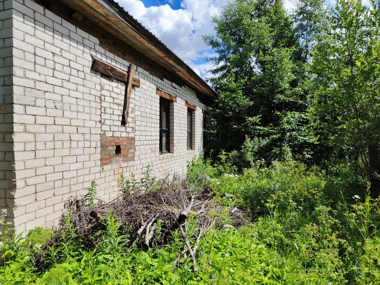 Нежилое здание – столярный цех, площадью 309,3 кв.м, расположенное по адресу: Вологодская область, муниципальный округ Кирилловский, д. Поздышка