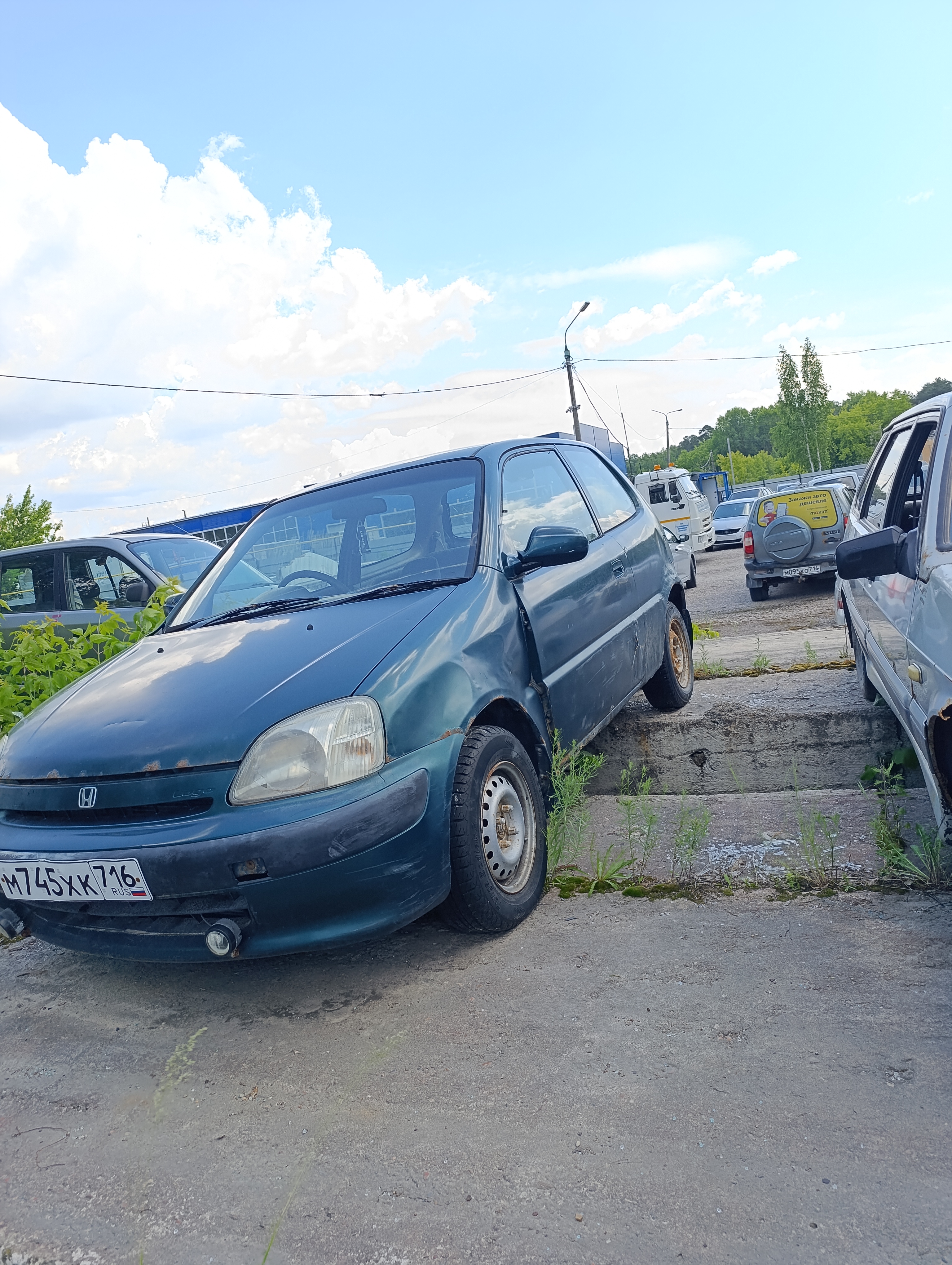 Автомобиль марки Хонда Лого (745)