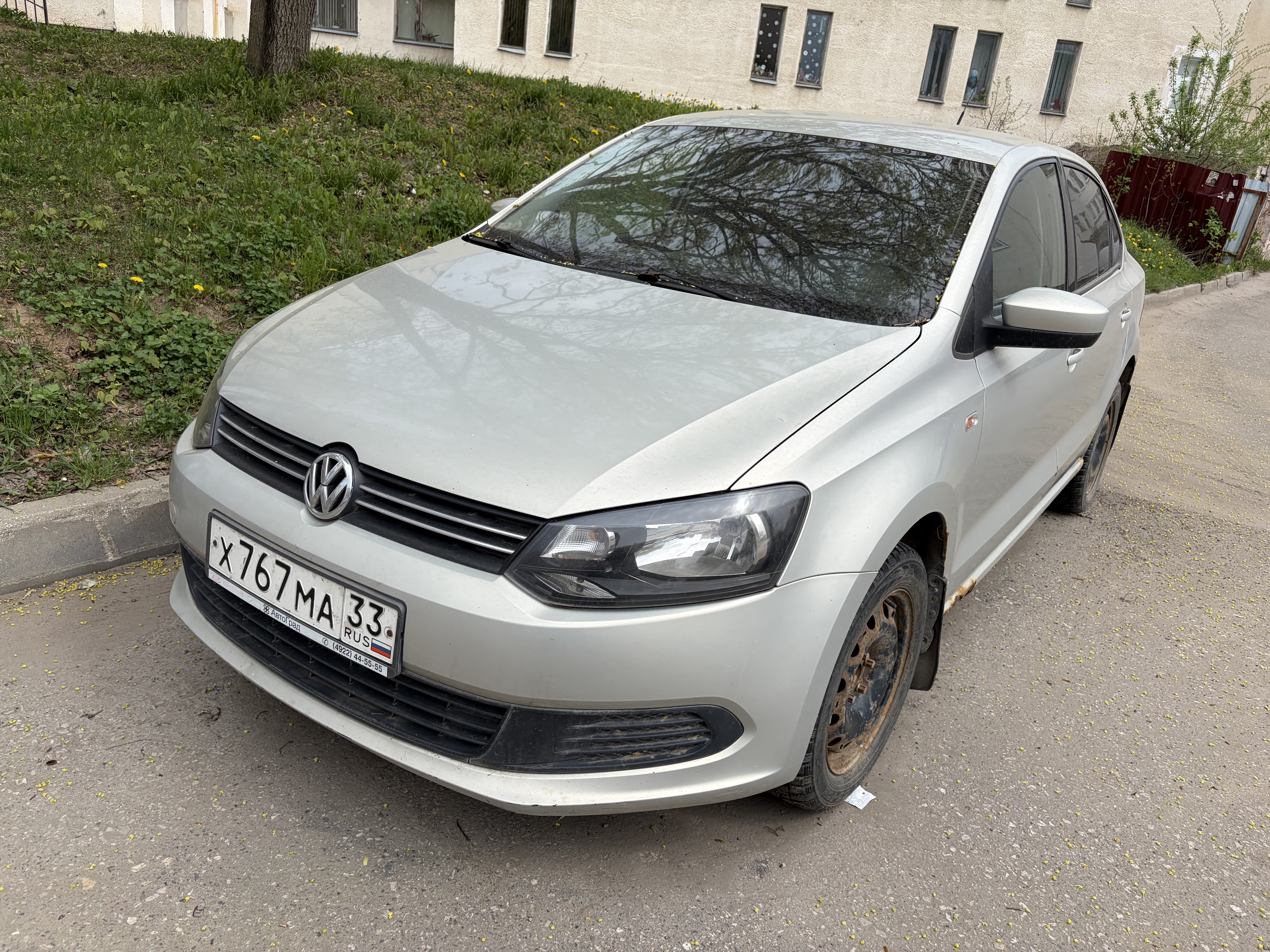 Автомобиль VOLKSWAGEN POLO 2011 года выпуска