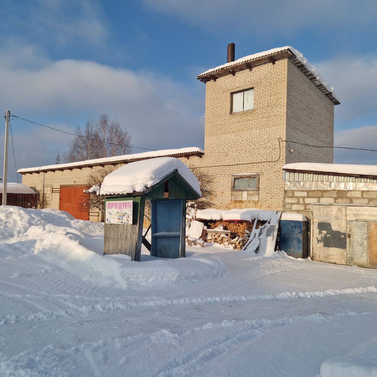 Нежилое здание, общей площадью 148,4 кв.м, расположенное по адресу: Архангельская область, Устьянский муниципальный округ, с. Шангалы, улица Бережная, здание 4а/5, кадастровый номер 29:18:000000:314; земельный участок, адрес: Архангельская область, Устьянский муниципальный округ, с. Шангалы, улица Бережная, земельный участок 4а/5, площадь 786 кв.м, категория земель: земли населенных пунктов, вид разрешенного использования: для производственной деятельности, кадастровый номер 29:18:110301:14.