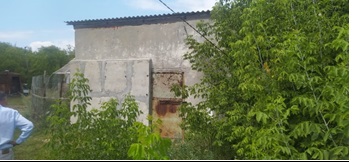 Нежилое здание и земельный участок под ним