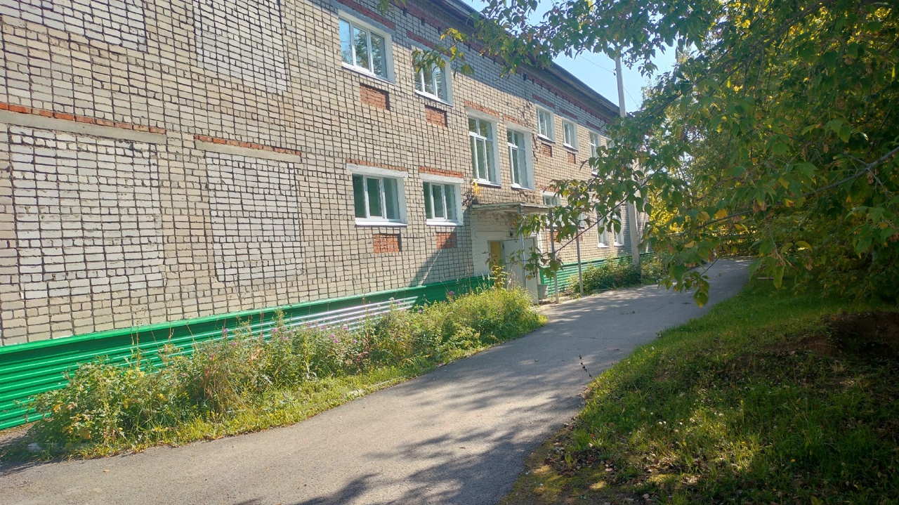 Часть муниципального имущества, общей площадью 106,5 кв.м, расположенного на 2 этаже по адресу: Российская Федерация, Пермский край, муниципальный округ Добрянский, рабочий поселок ПОЛАЗНА, улица 50 лет Октября, здание 11, кадастровый номер 59:18:0020401:1269 1) нежилое помещение, игровая комната, площадью 58,7 кв.м. 2) нежилое помещение, приемная детей, площадью 15,2 кв.м. 3) нежилое помещение, санузел, площадью 10,5 кв.м. 4) нежилое помещение, санузел, площадью 4,0 кв.м. 5) нежилое помещение.