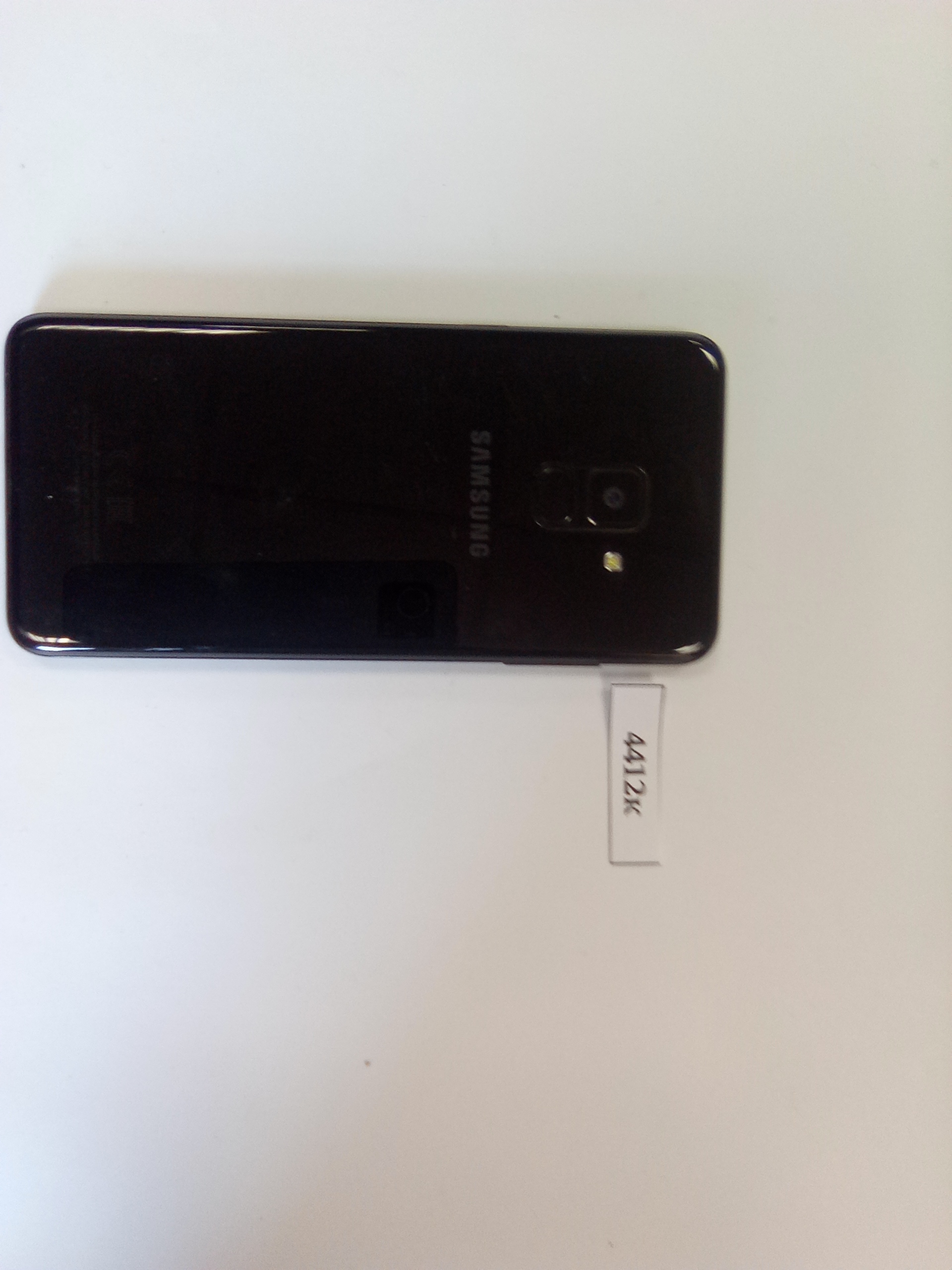Сотовый телефон марки "Samsung Galaxy A8" imei1: 355624094378740, imei2: 355625094378747, в корпусе черного цвета