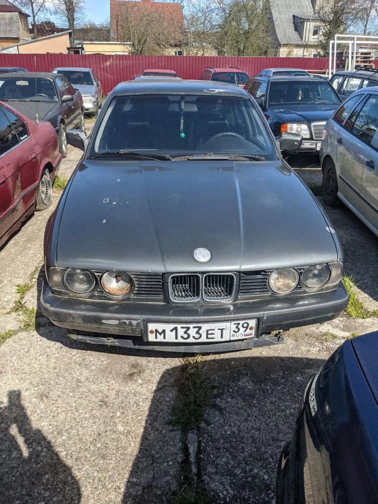 Автомобиль "БМВ 520i"